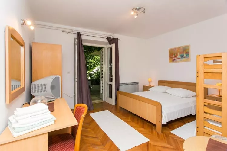Guest House Zec - Studio with Balcony(3 adults)