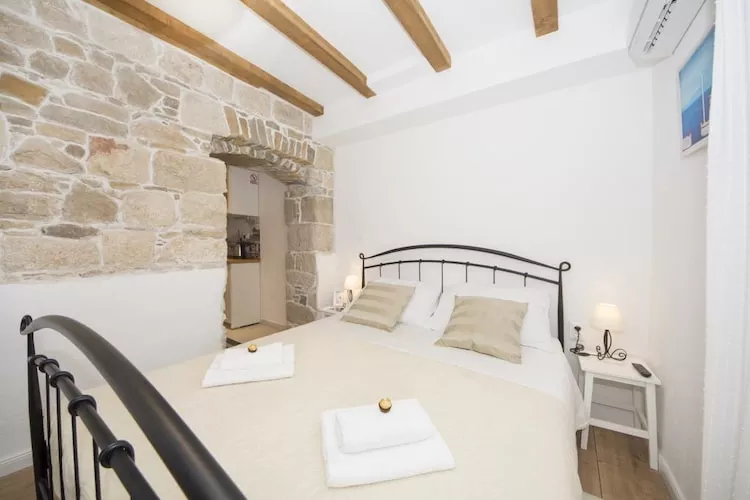 Apartments Stone Elegance (ST) - Studio Apartment (Rudula)