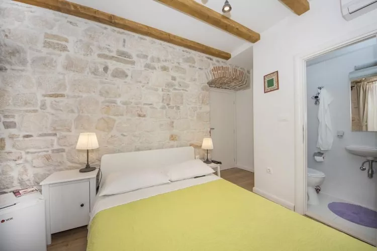 Apartments Stone Elegance (ST) - Double Room (Saskinja)