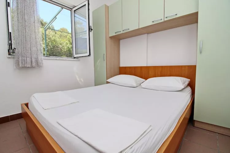 Apartments Neven - One Bedroom Apartment with Terrace and Garden View (A2)