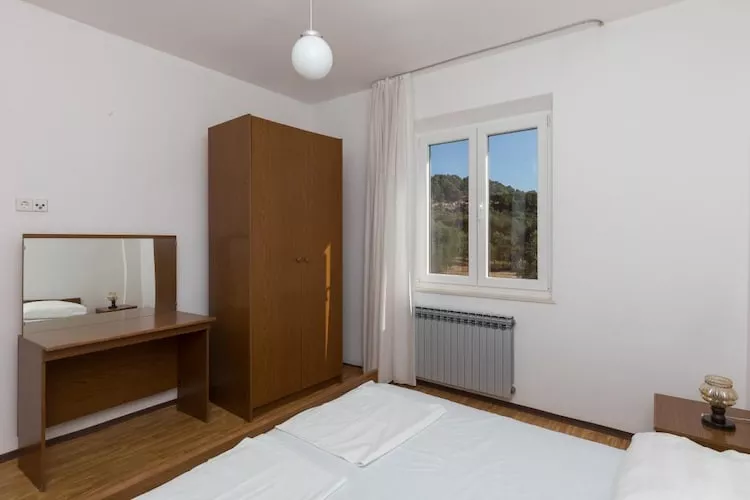 Rooms Villa Bašica - Basic Double Room with Forest View (Soba 1)