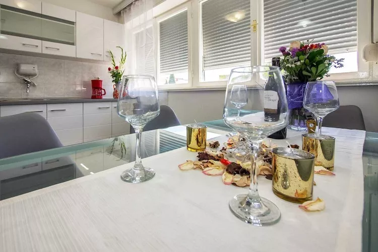 Luxury Split Center Apartment - Two Bedroom Apartment with Balcony