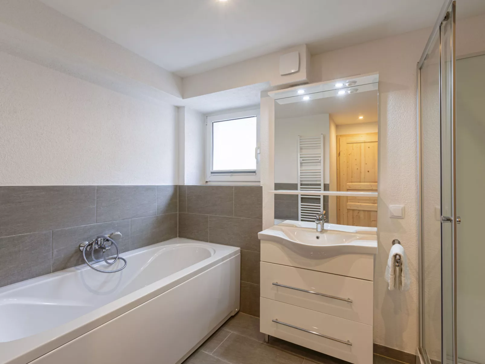 Superior mit IR-Sauna