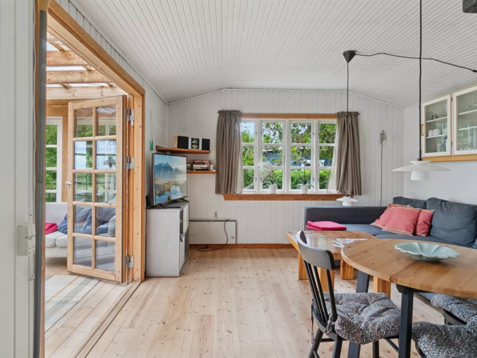 "Catalin" - 50m from the sea-Binnen