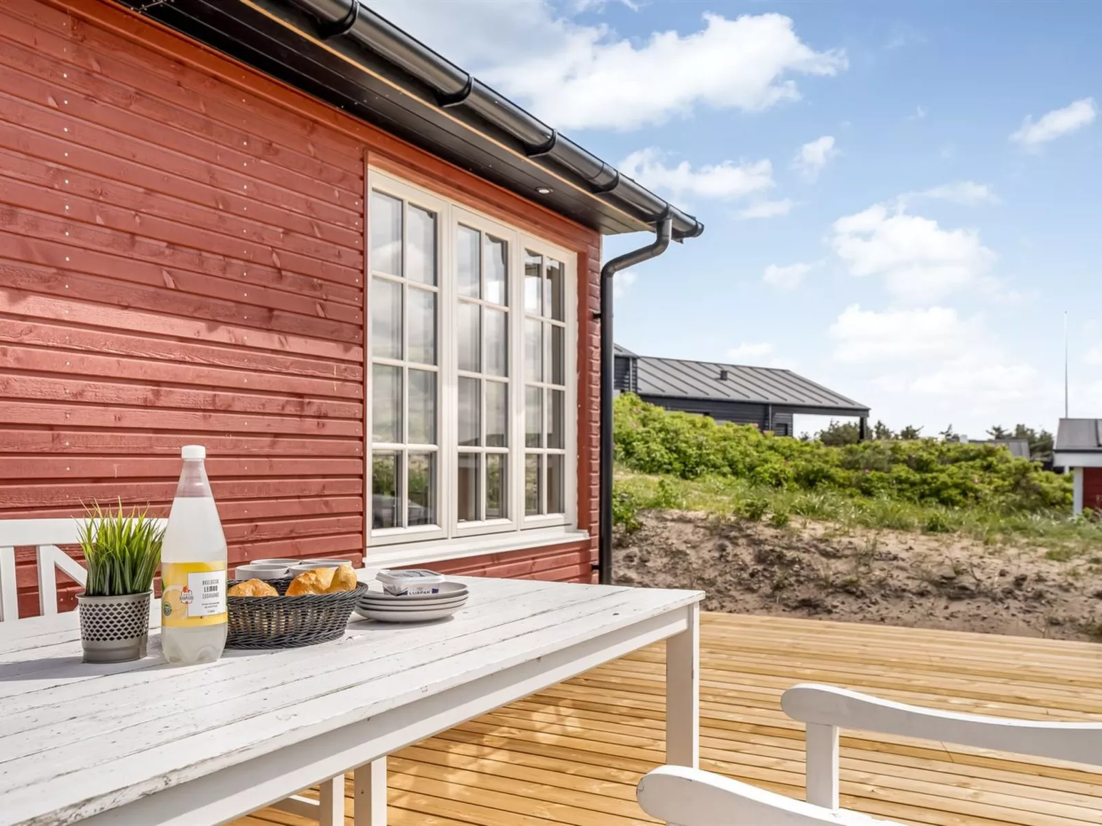 "Thine" - 250m from the sea-Buiten