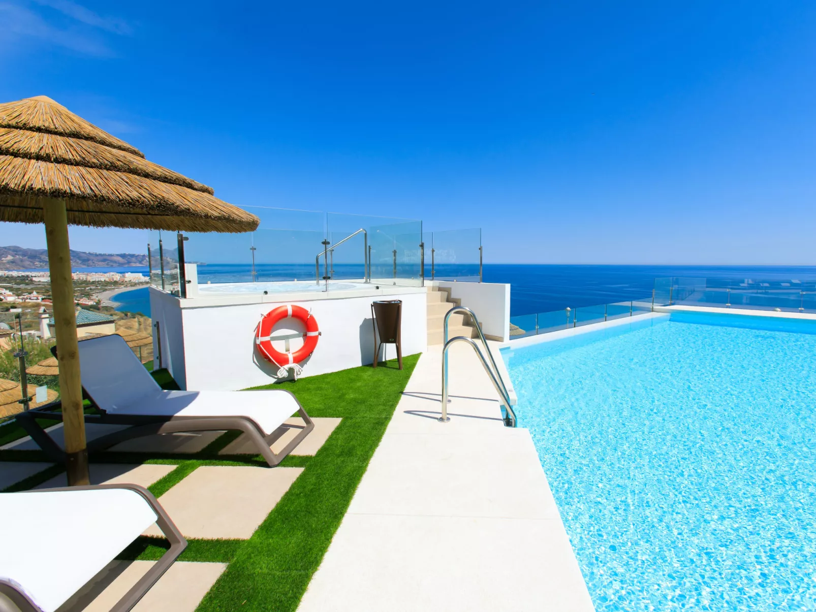 Heaven Free Spa & Padel