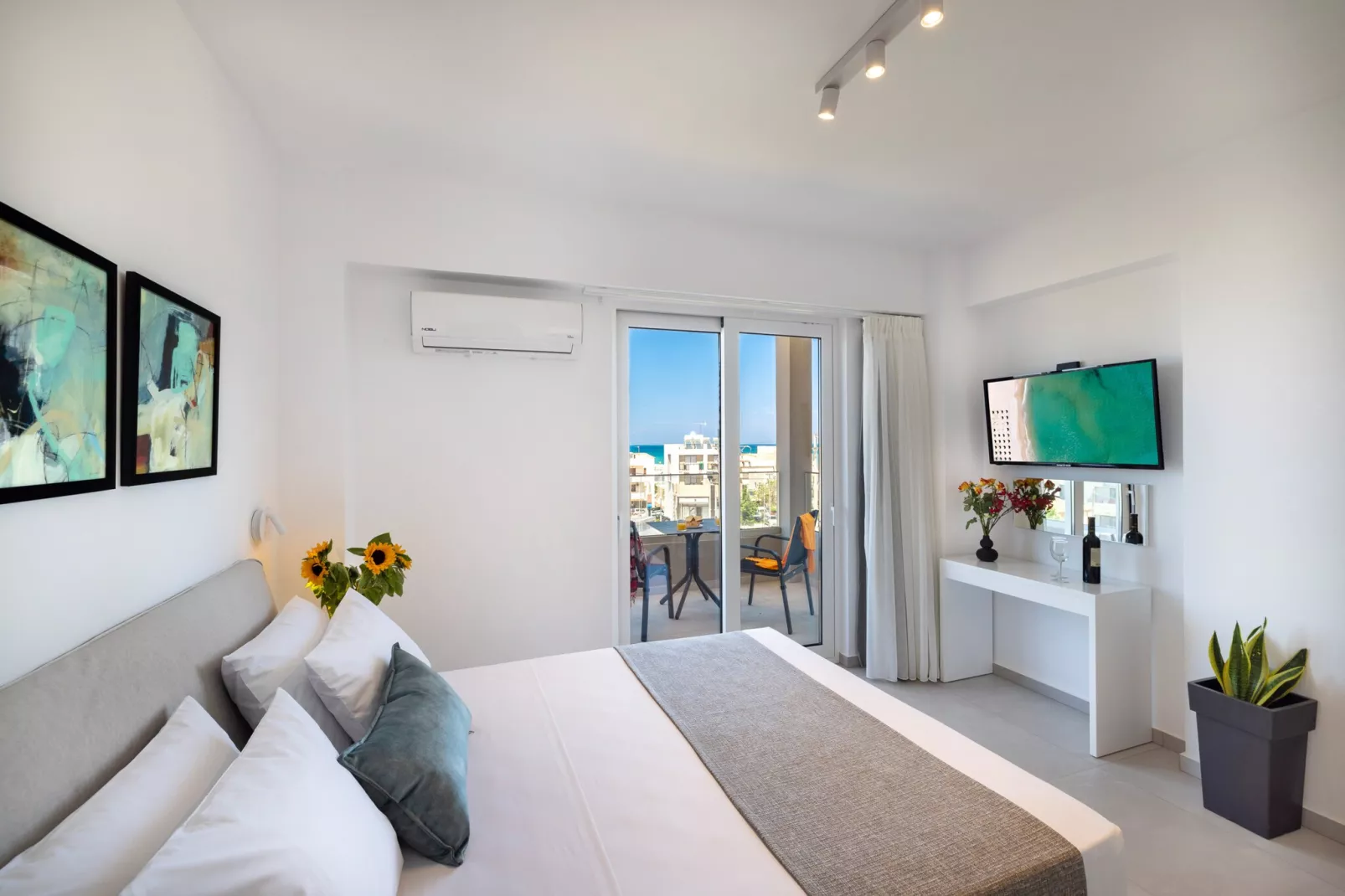 Creta Sun, 111 Studio City View