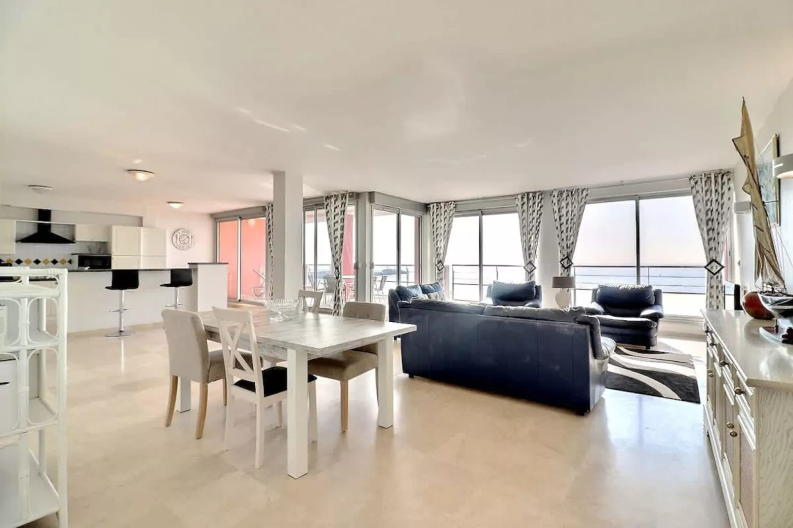 157 LENGAY (302)-Eetkamer