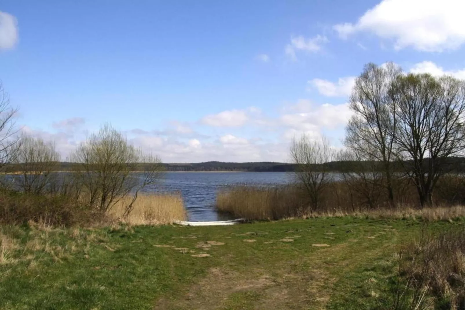 Hundefreundliches Ferienhaus am See MIT Whirlpool-Gebieden zomer 20km
