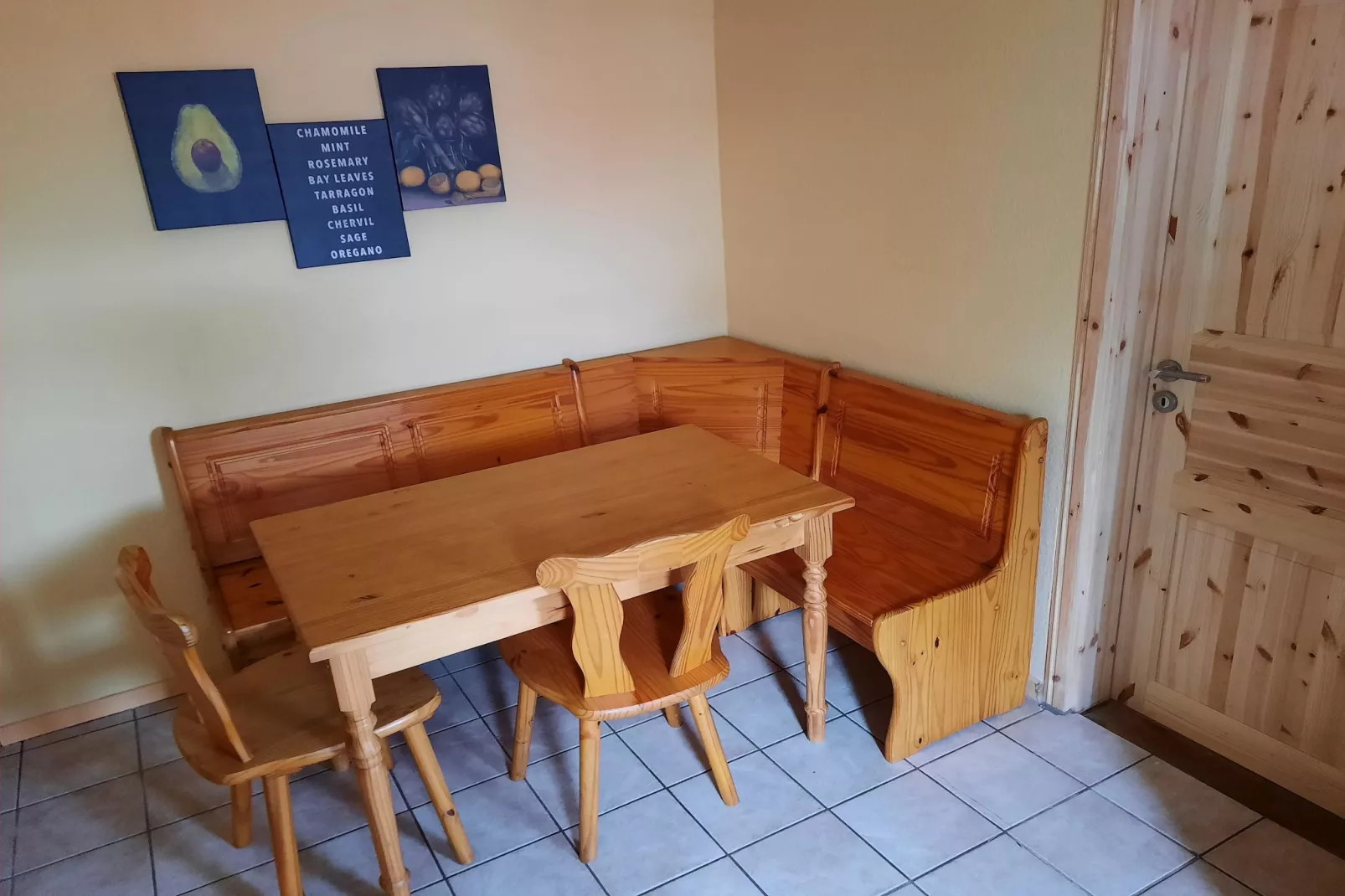 Bungalow 6 Waren-Eetkamer