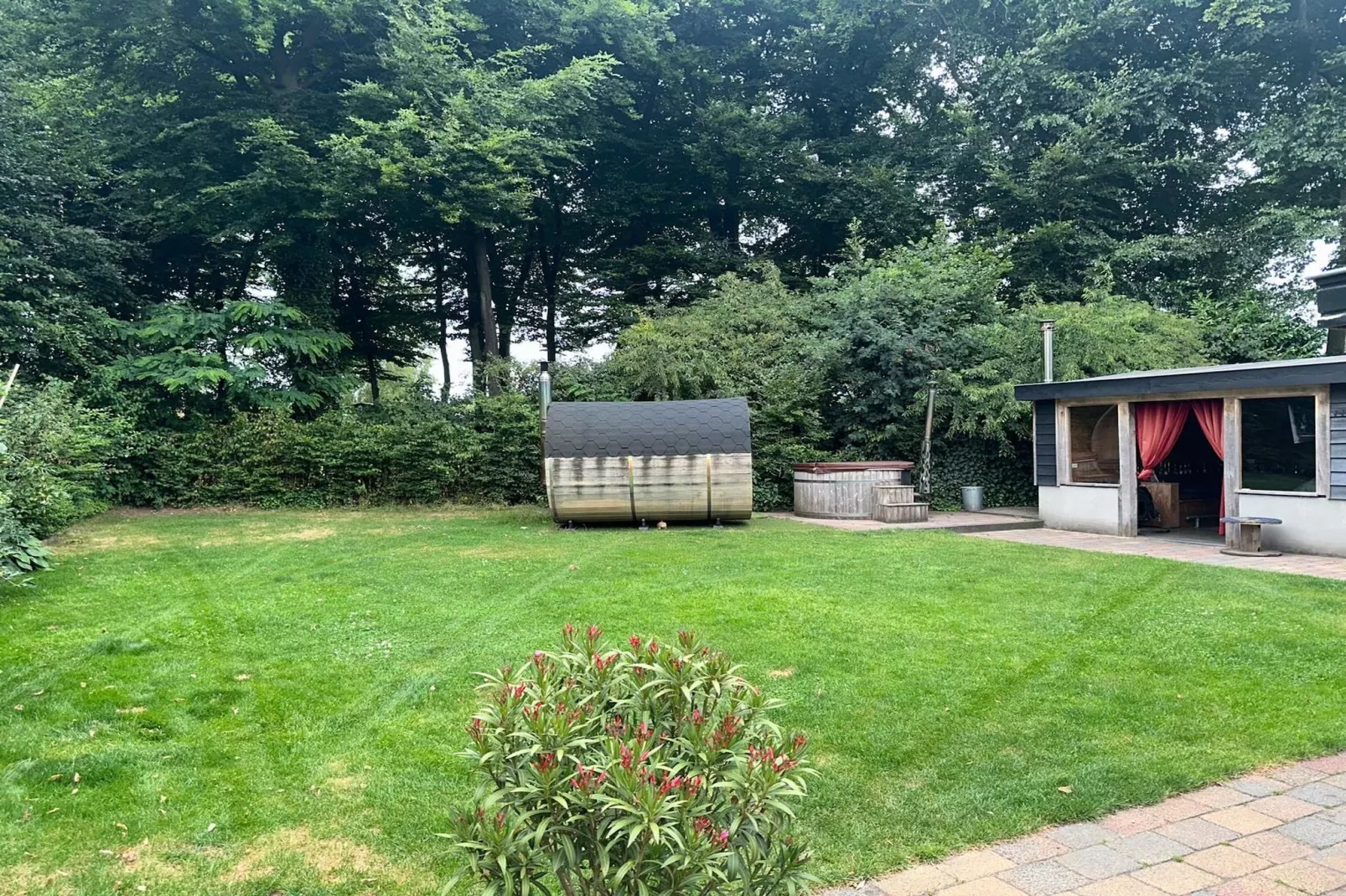't Voortsche Boshuys-Buitenkant zomer