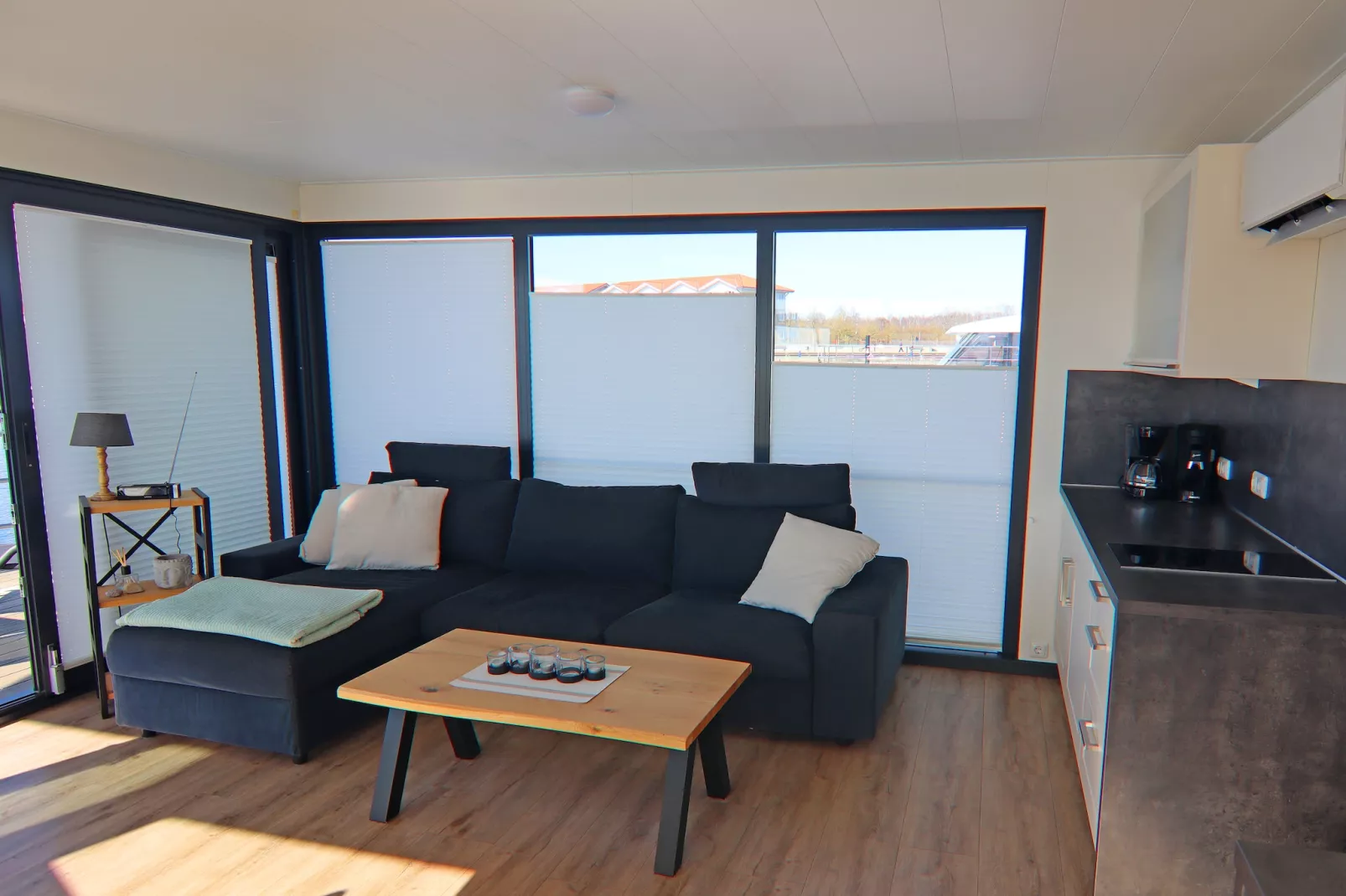 Hausboot Family & Friends mit Hund LP 10 / 3 Personen-Woonkamer