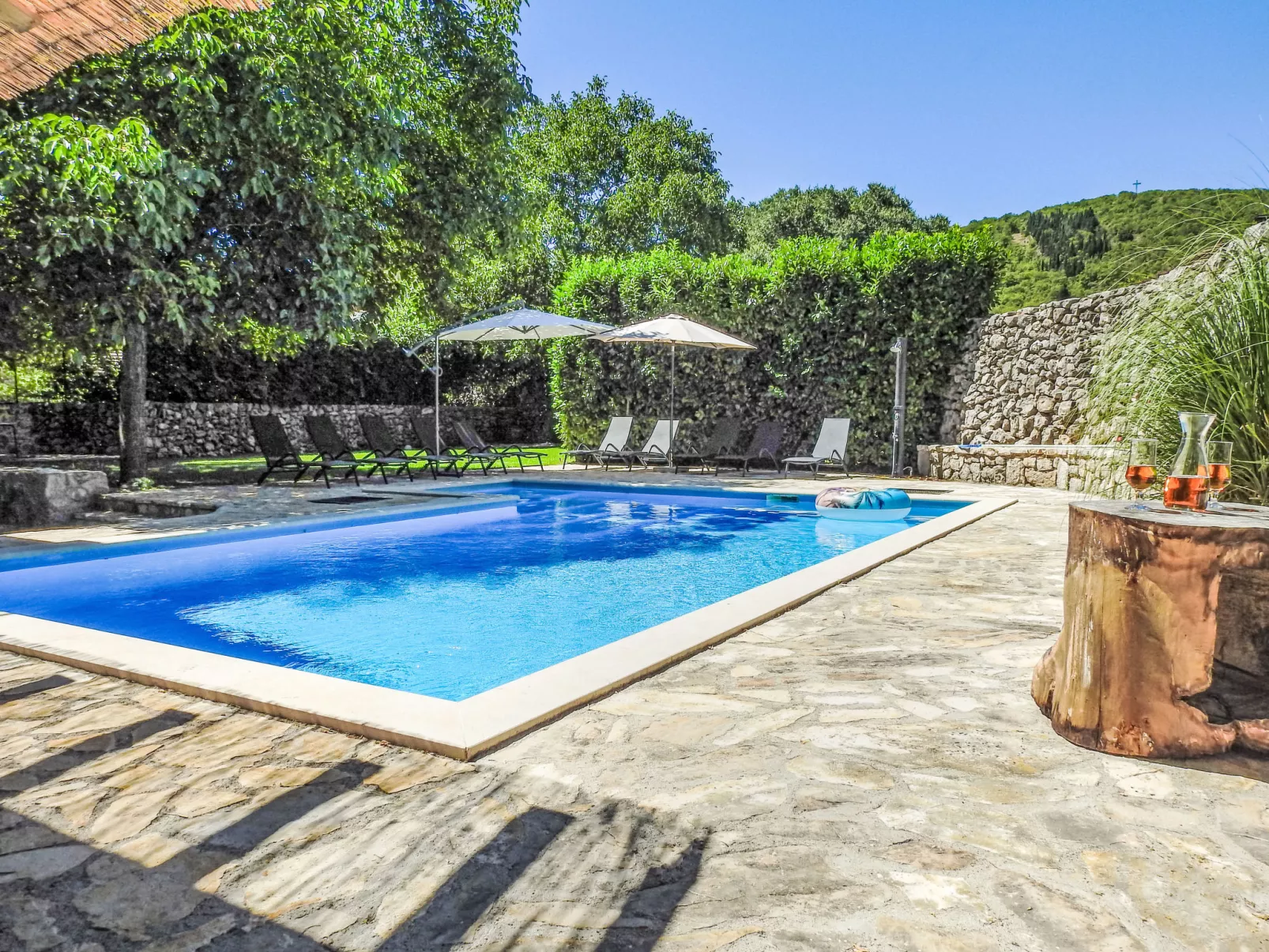 Markanovi Dvori-Buiten