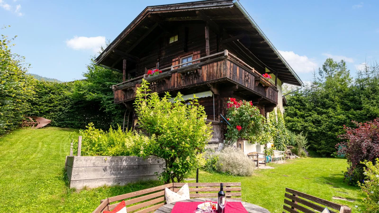 Weberhäusl am Penningberg-Buitenkant zomer
