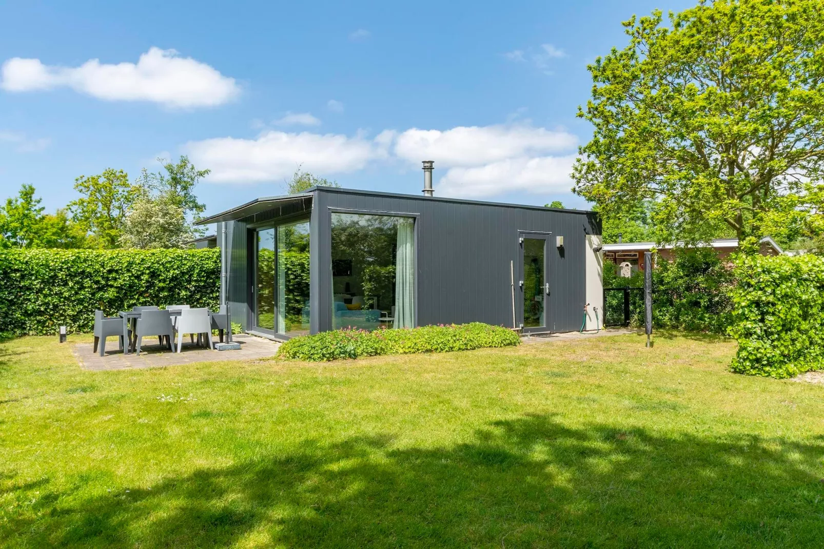 Bungalow Uitwaayer-Tuinen zomer
