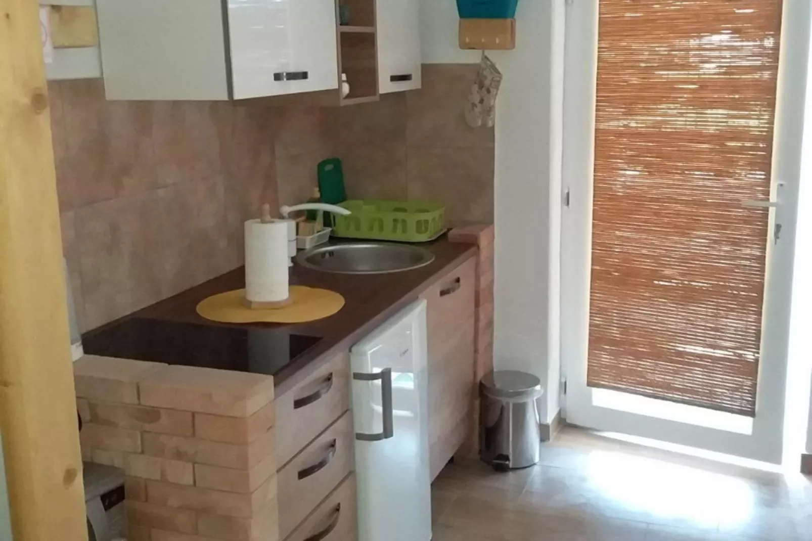 Apartment Mir - Studio Apartment with Garden View-Keuken