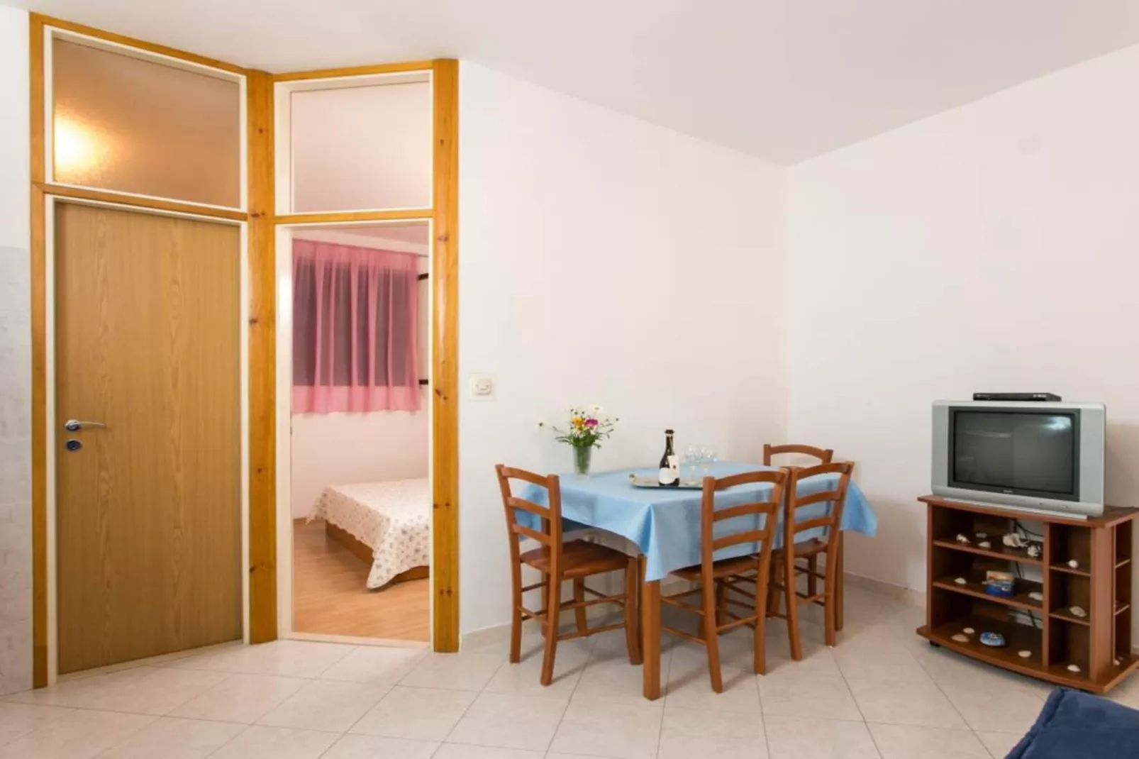 Guest House Old Town View- One Bedroom Apartment (3 Adults)-Woonkamer