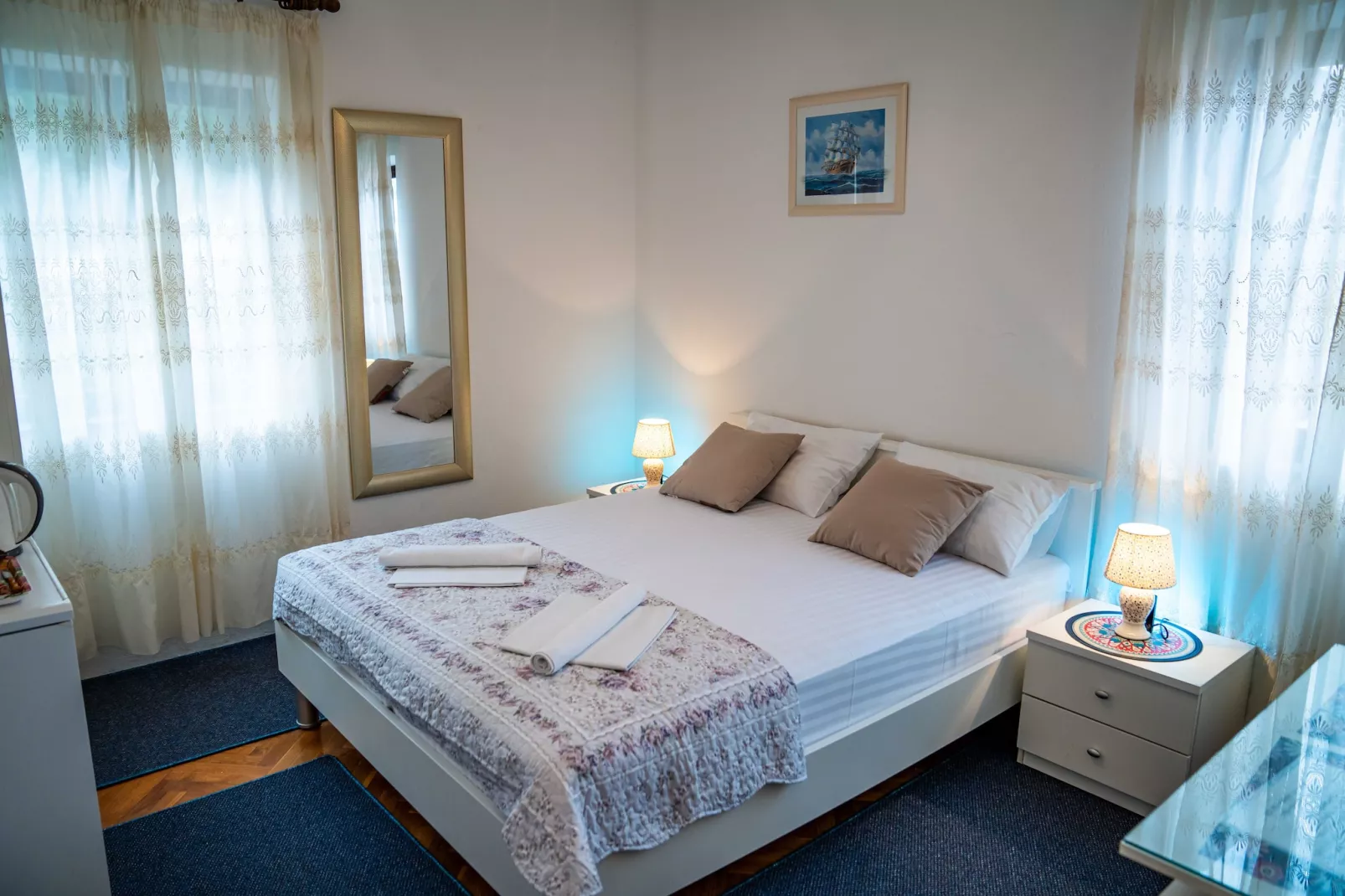 Guest House Cesic - Double Room No8-Slaapkamer