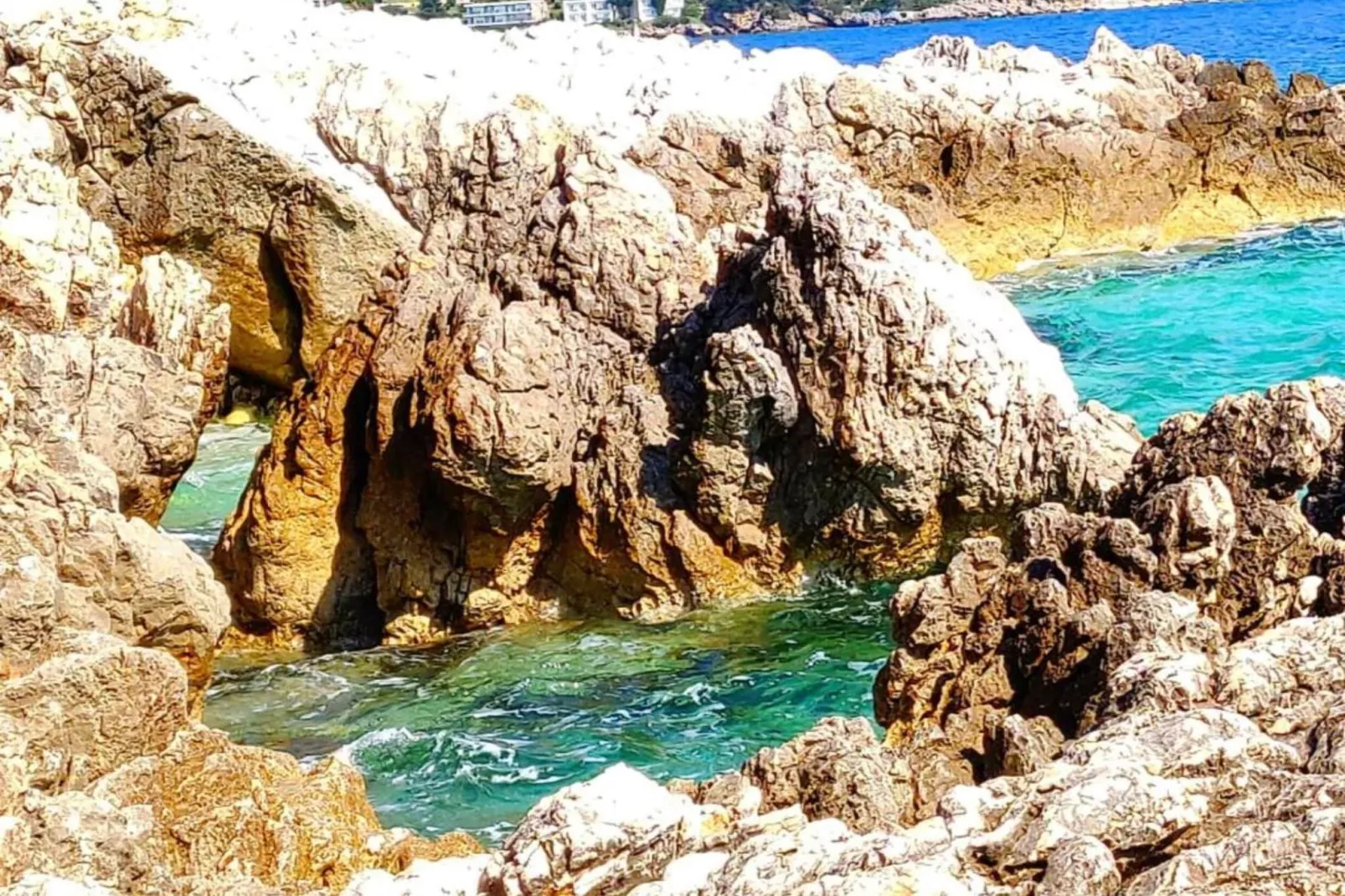 Apartments & Rooms Barišić - Double Room with Balcony and Garden View (First floor-Soba 8)-Sfeer