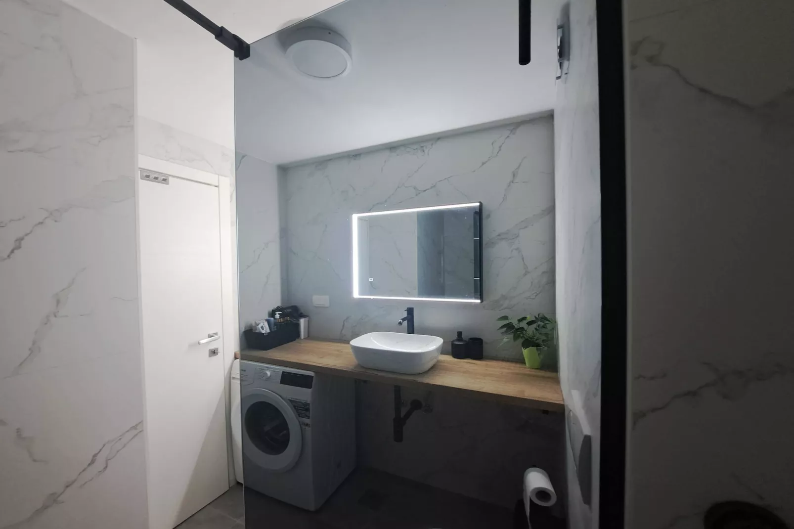 Apartment Precious View - One Bedroom Apartment with Sea View and City View-Badkamer