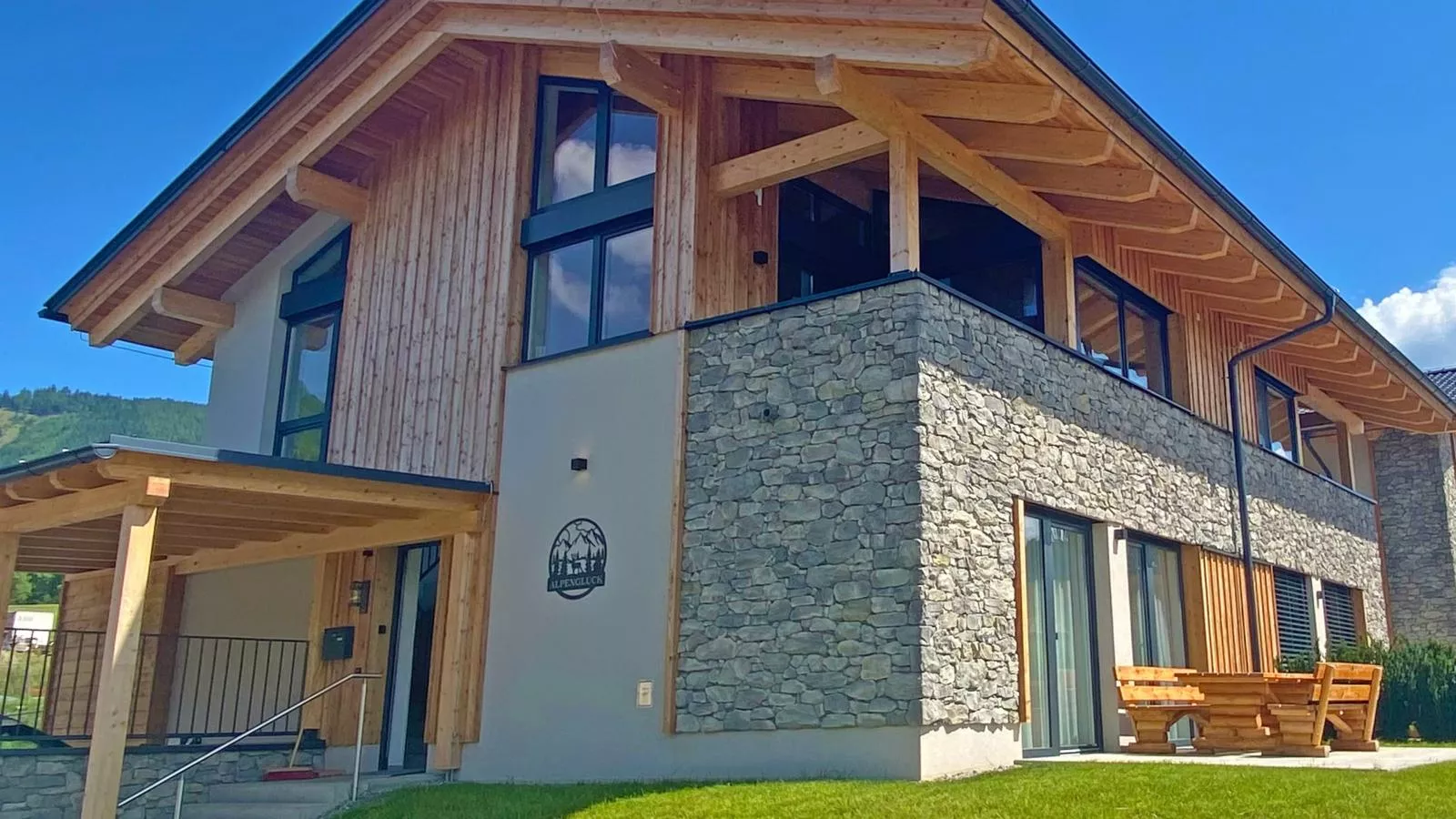 Almchalet Alpenglück-Buitenkant zomer