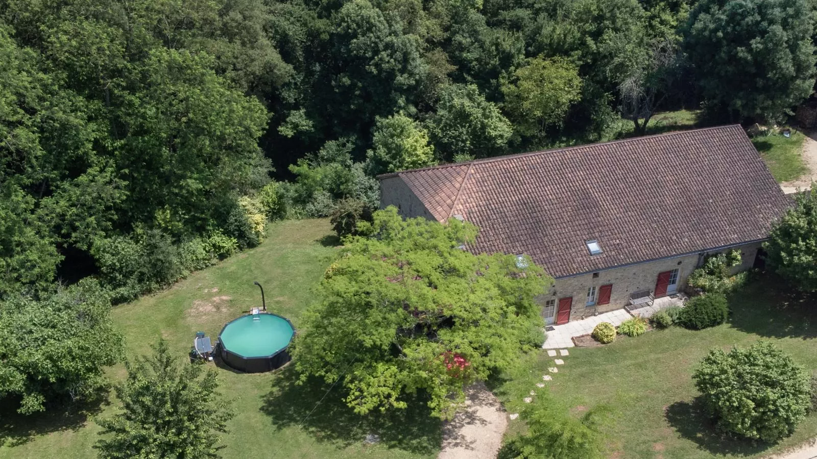 Grande gite Saint Martin le Redon-Buitenkant zomer