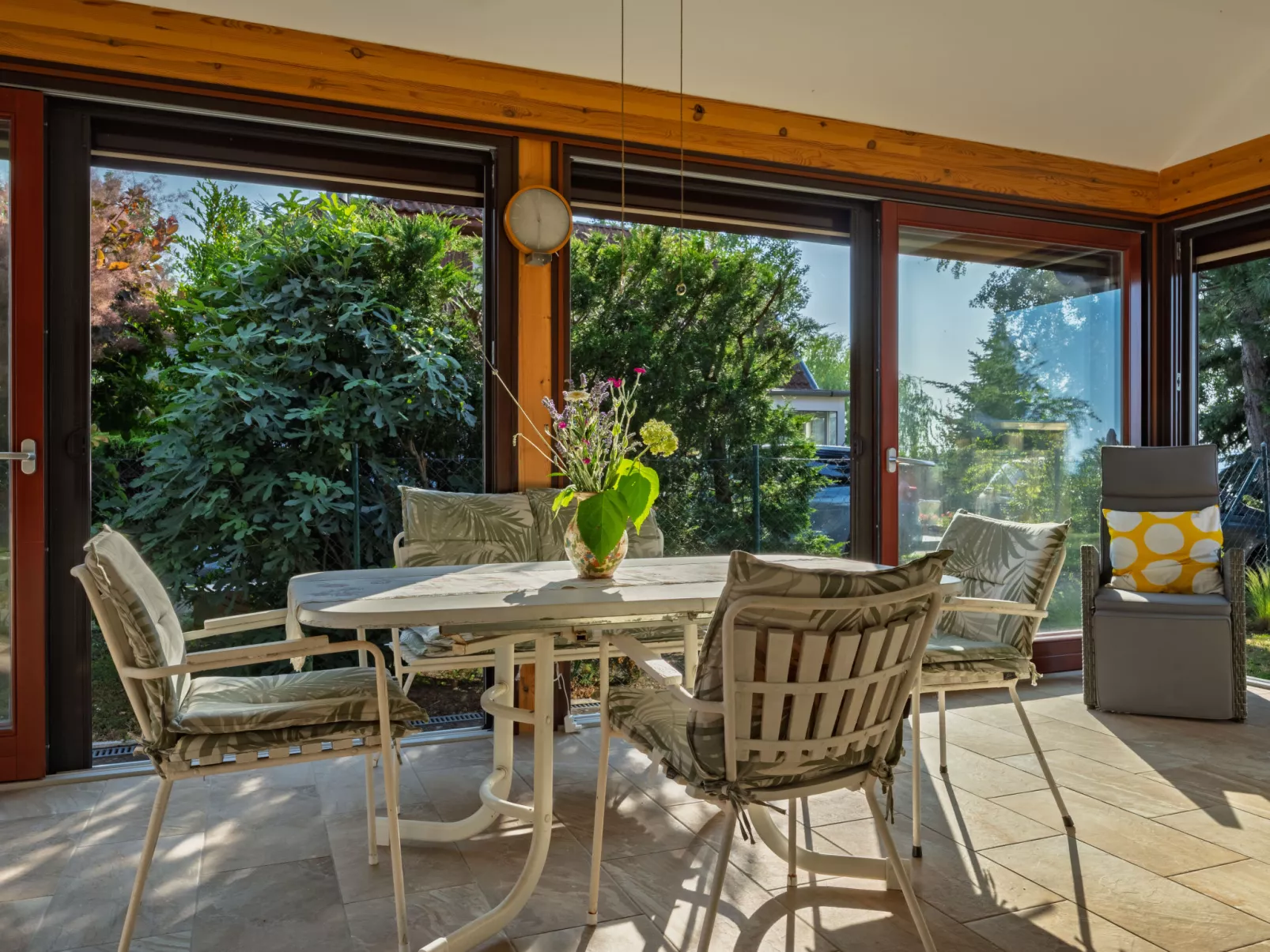 Lake House Sundown-Binnen