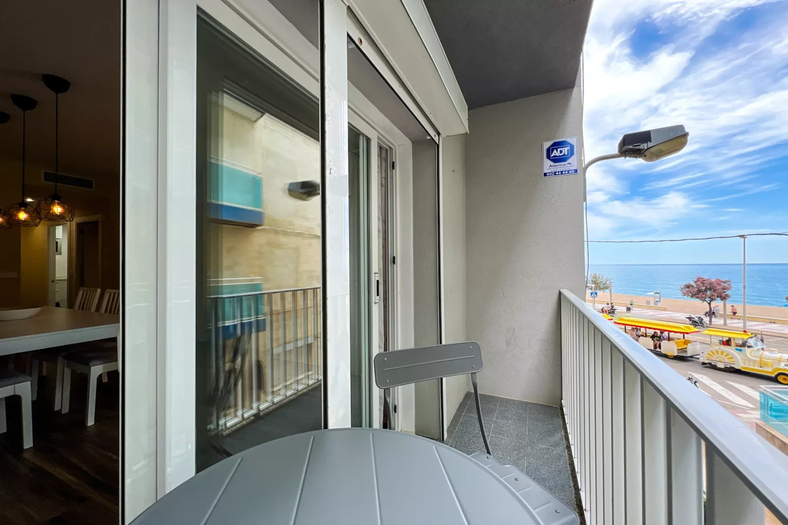 Vivalidays Sylvia - Blanes-Terrasbalkon