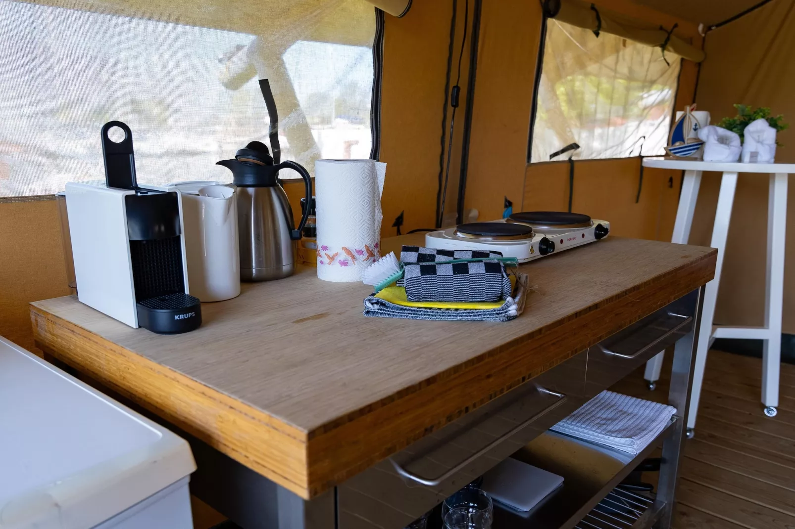 Safari tent Heeg 4 persons-Eetkamer