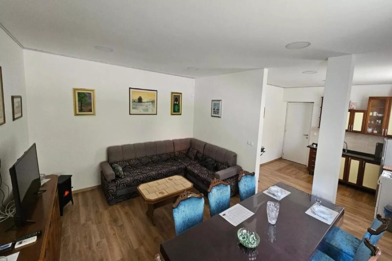 Apartment Gracac - Two Bedroom Apartment with Terrace-Woonkamer