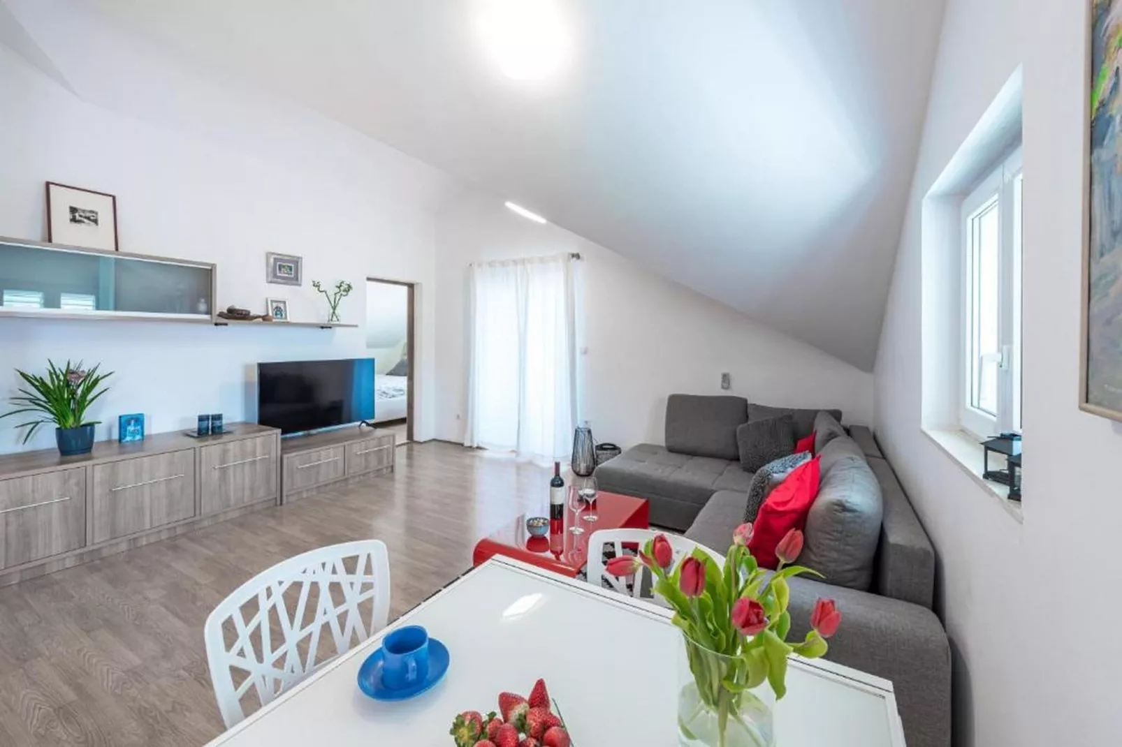 Apartments Meri & Karla - Two Bedroom Apartment with Balcony and Sea View (Karla)-Woonkamer