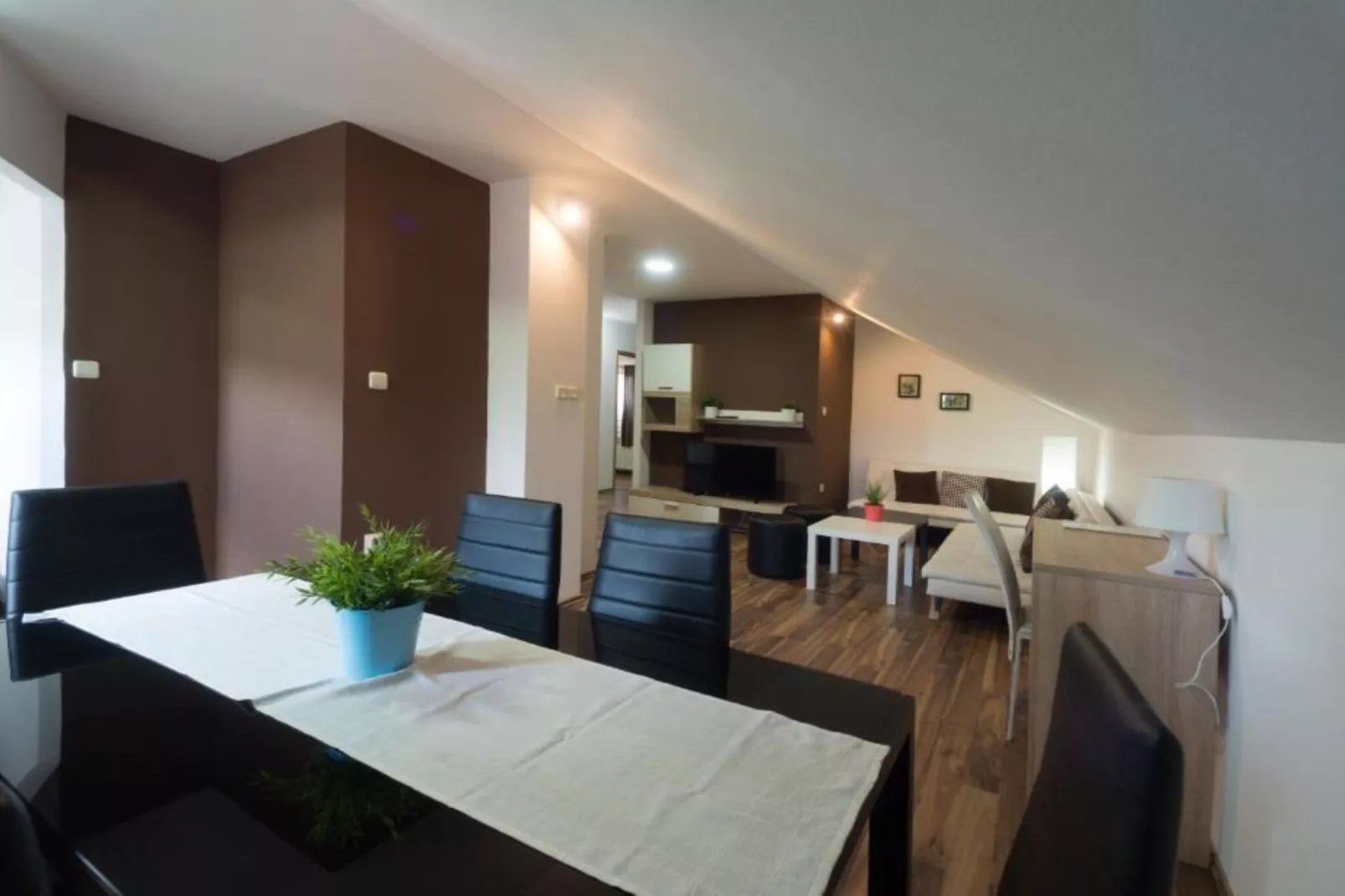 Villa Rubcic - Two Bedroom Apartment and Balcony (1)-Eetkamer