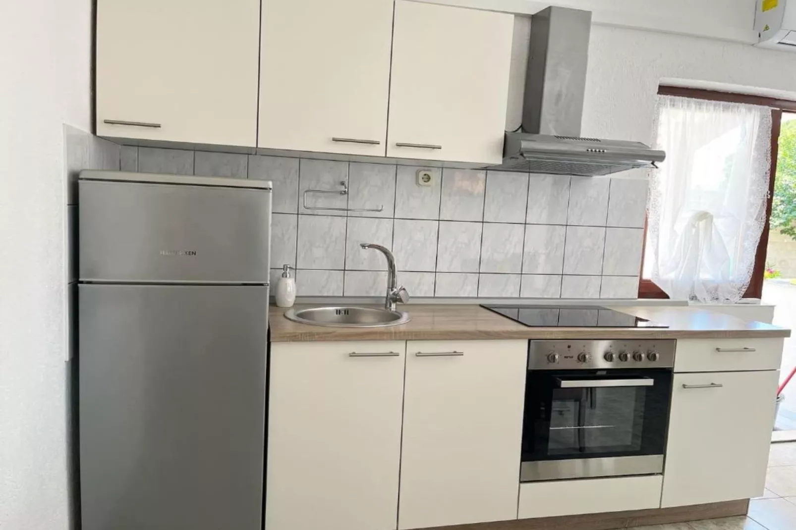 Apartments Fortuna - One Bedroom Apartment with Balcony (3)-Keuken