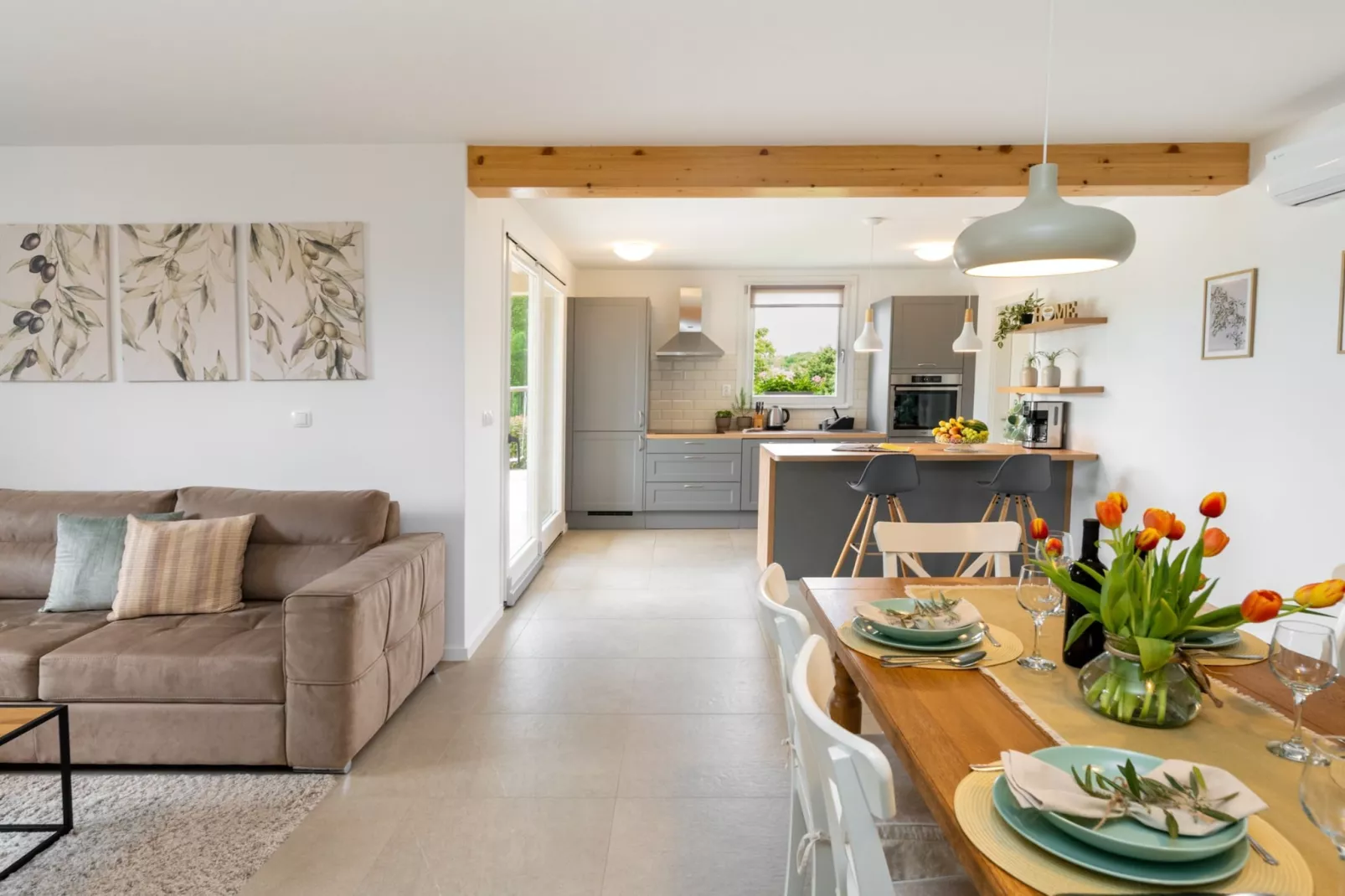 Holiday Home Milevoj - Three Bedroom Holiday Home-Woonkamer