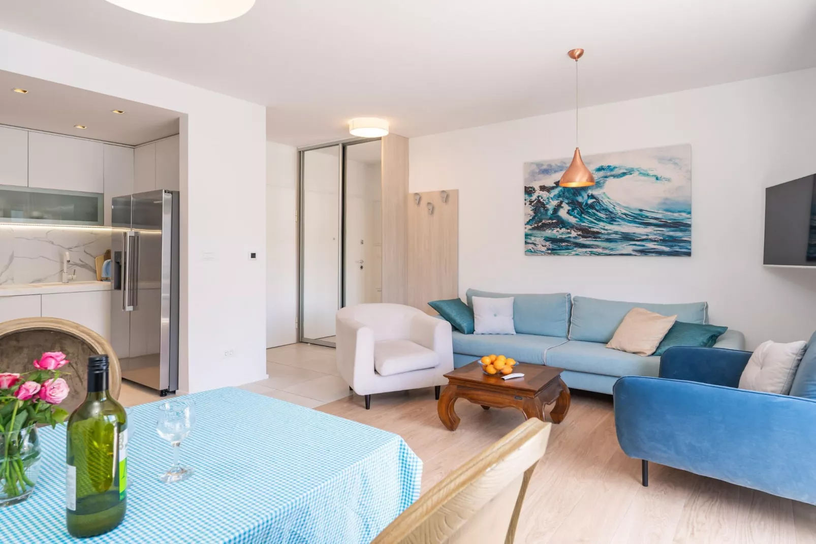 Apartment Marcus Mai - Two Bedroom Apartment with Balcony-Woonkamer