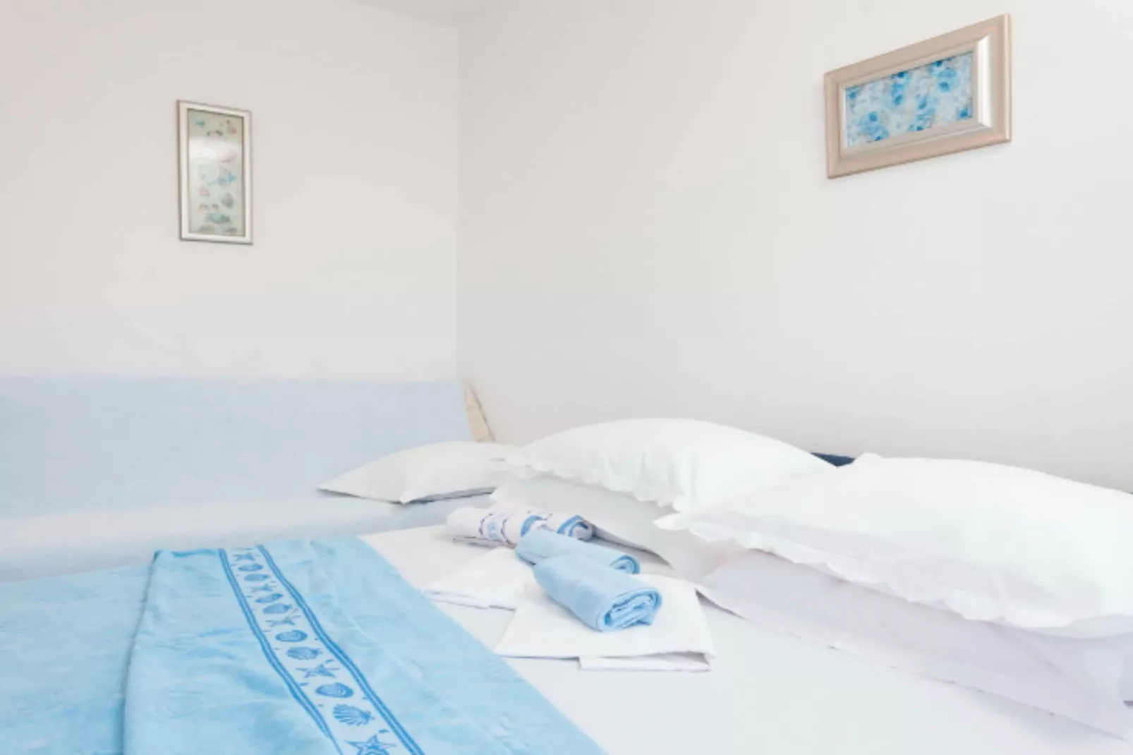 Apartments Lili - Two Bedroom Apartment with Balcony-Slaapkamer