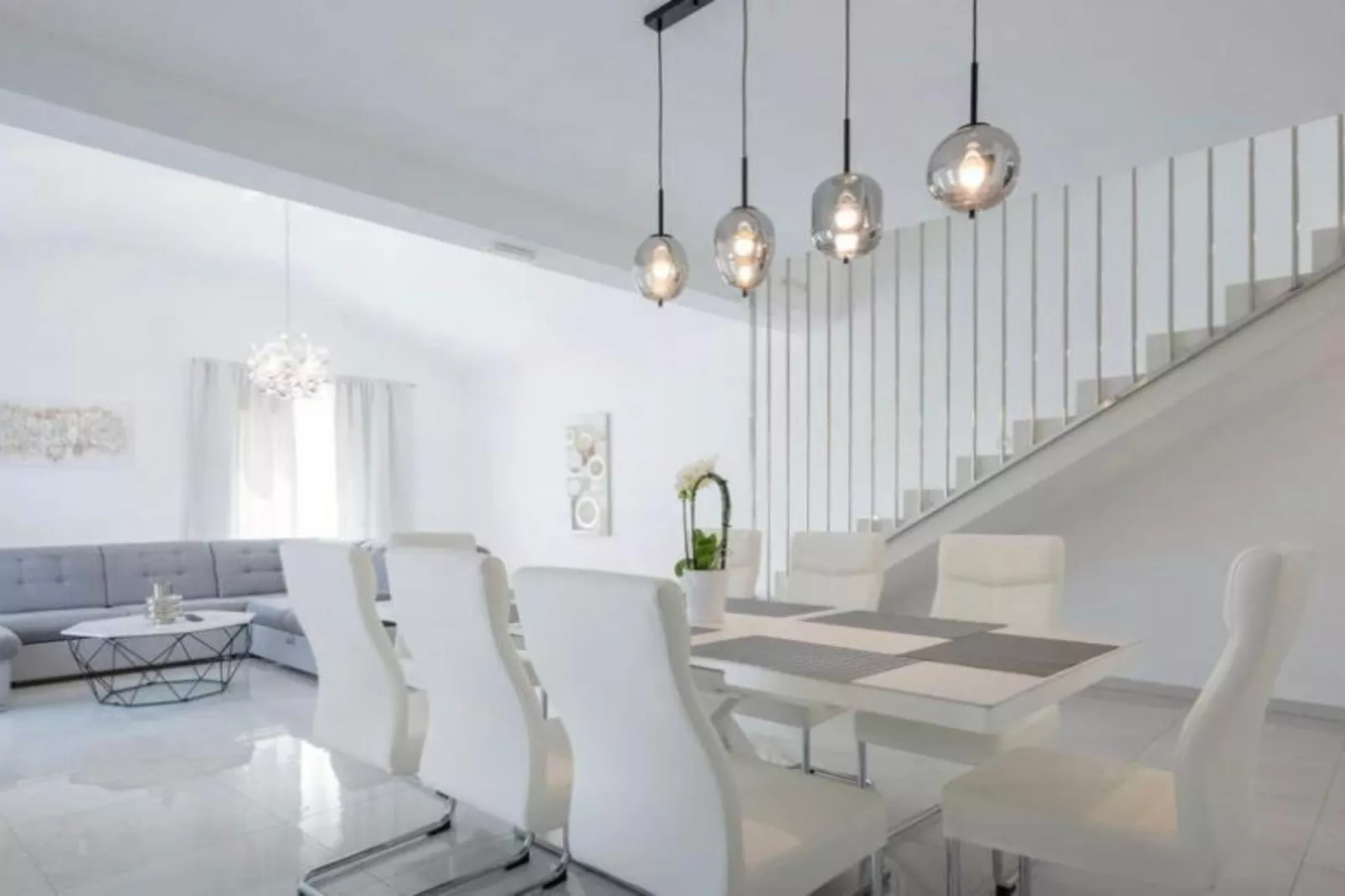 Villa Rest for the soul - Four Bedroom Villa-Eetkamer