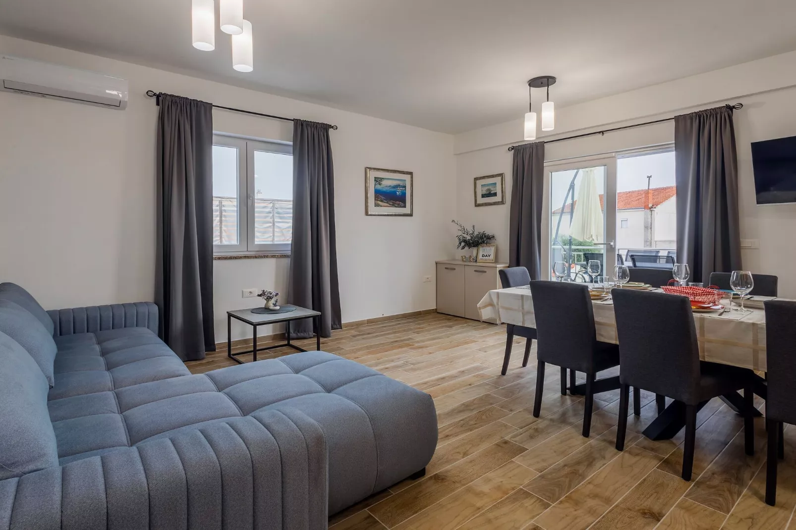 Holiday Home Milutin 1 - Four Bedroom Holiday Home with Private Pool-Eetkamer