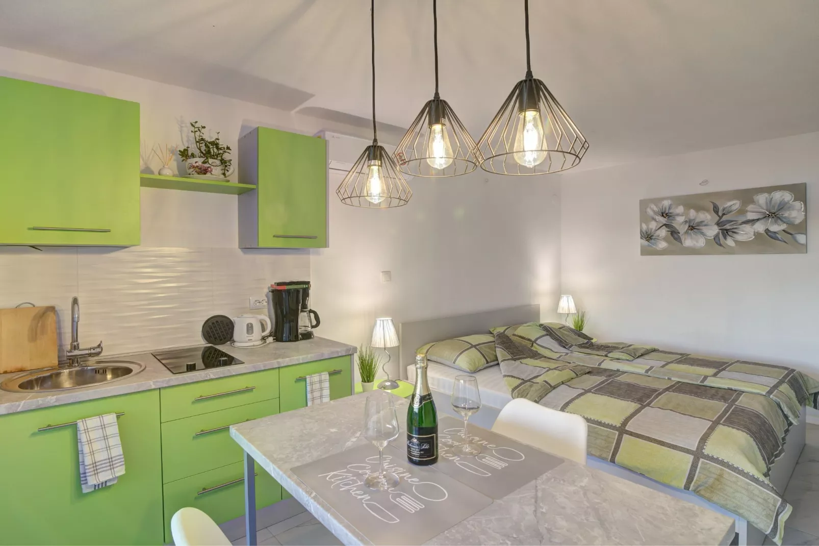 Apartments Luka & Leona - Two Bedroom Apartment with Balcony Luka-Eetkamer
