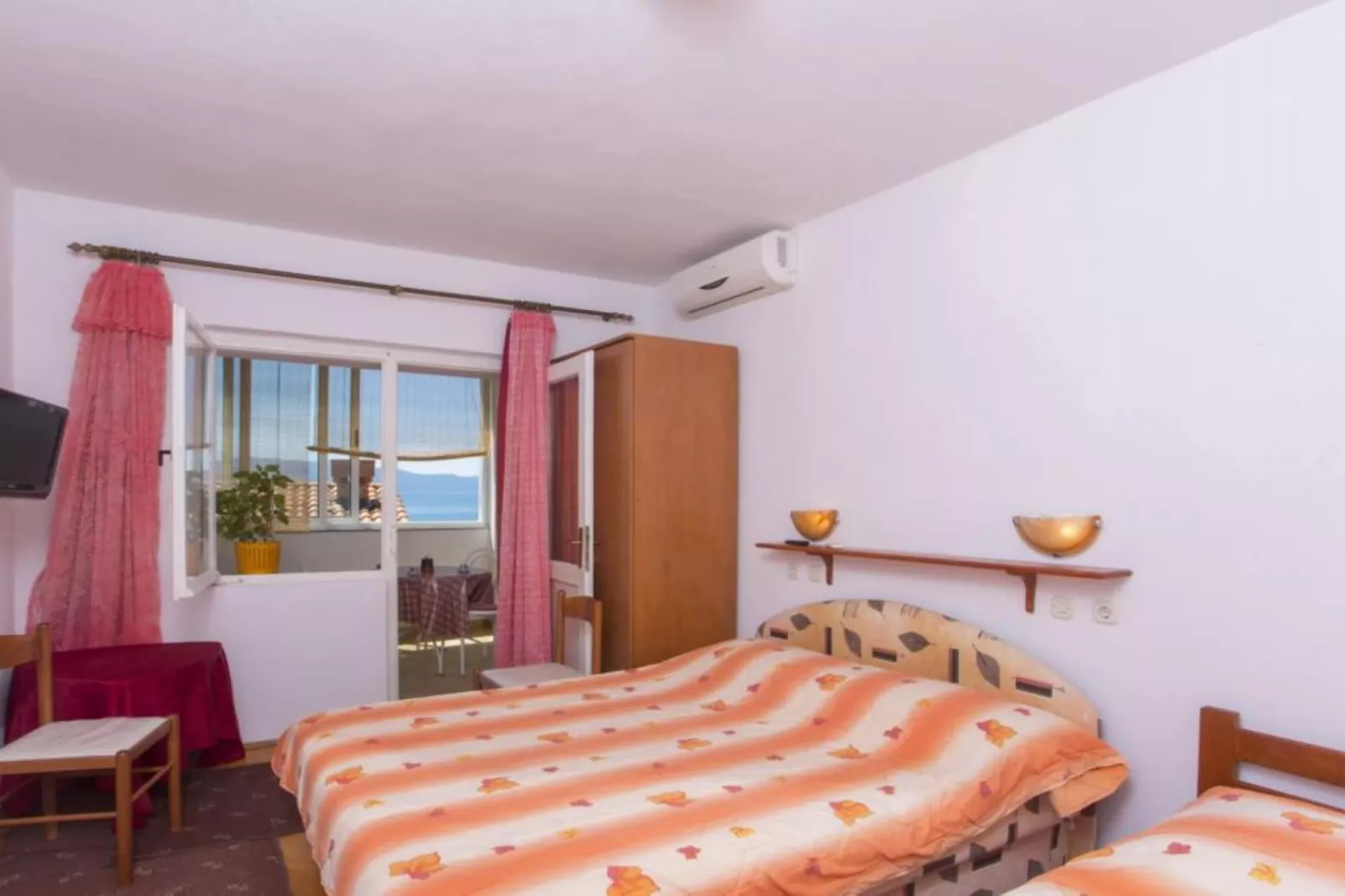 Triple Room with Private Balcony (A3)-Slaapkamer