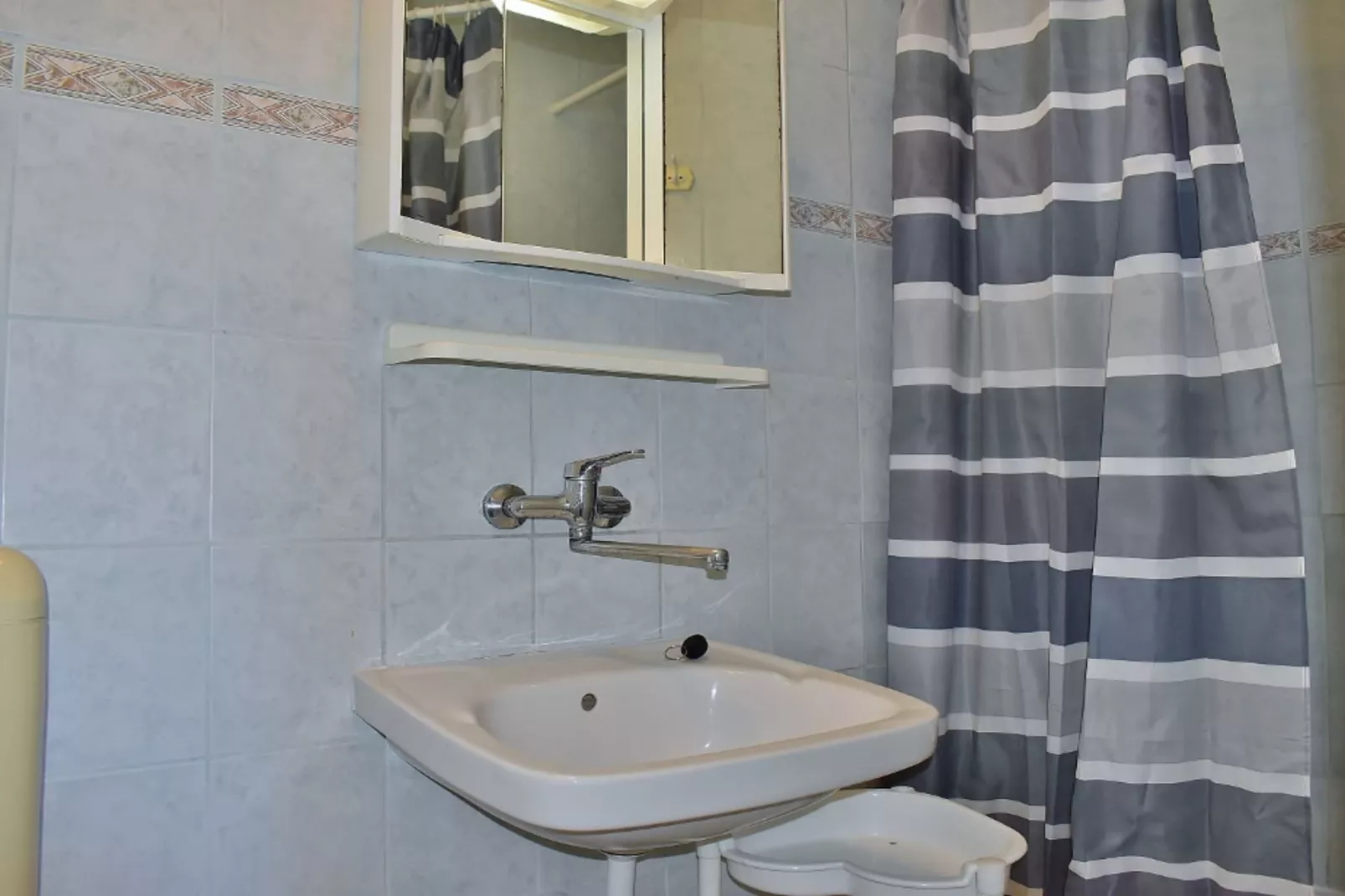 Apartments Jug - Comfort Studio Apartment with Balcony-Badkamer