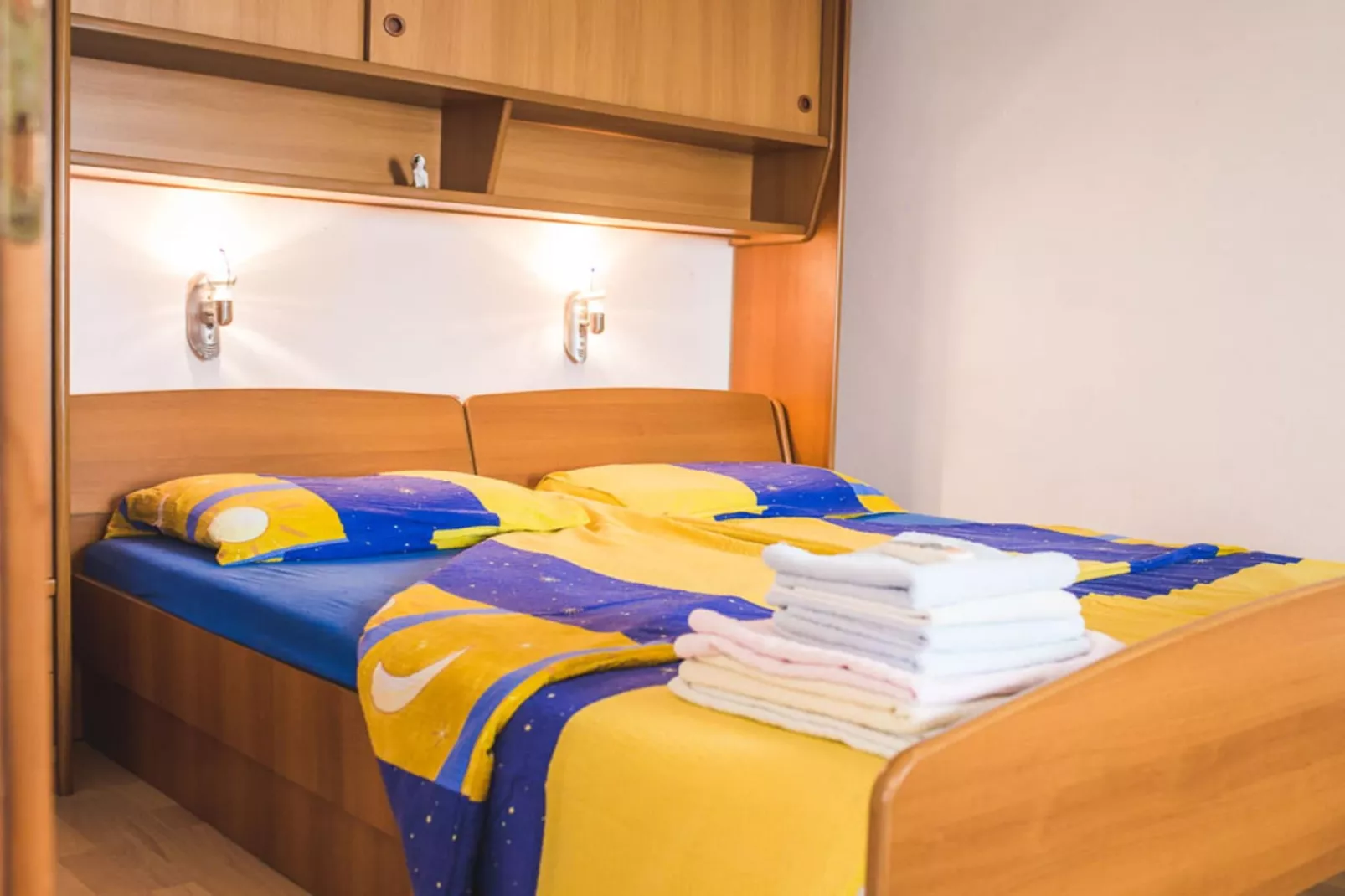 Apartments Jug - Studio Apartment with Private Garden-Slaapkamer