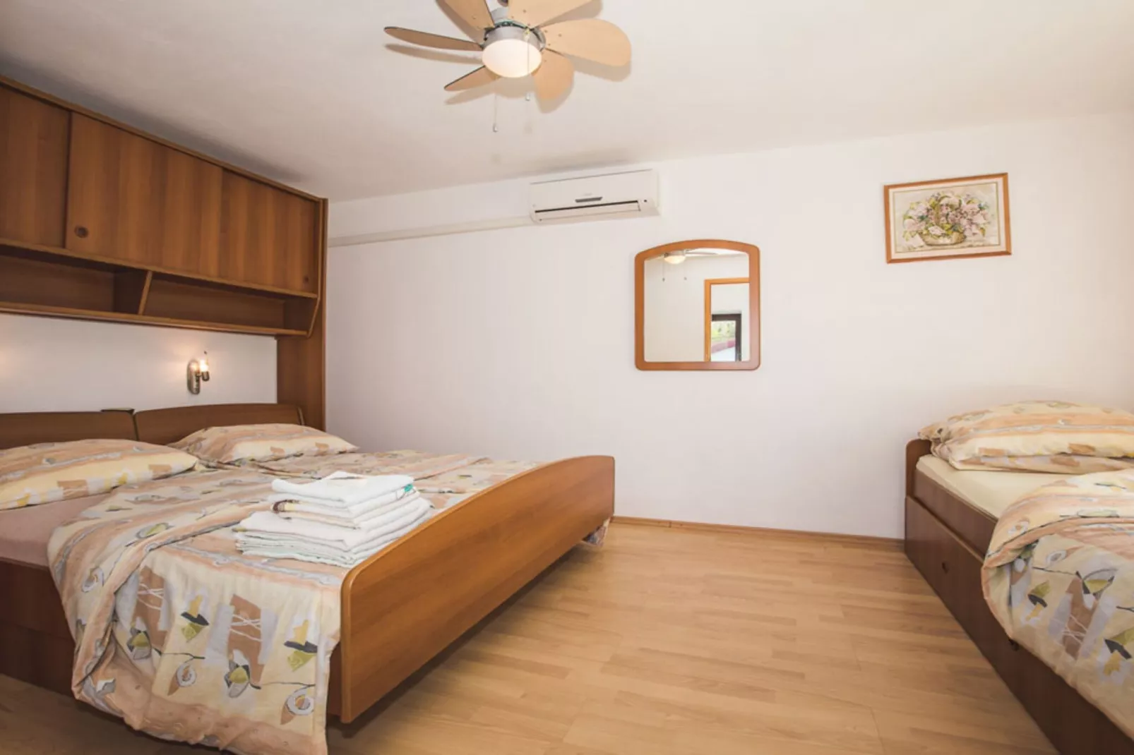 Apartments Jug - Studio Apartment with Balcony-Badkamer