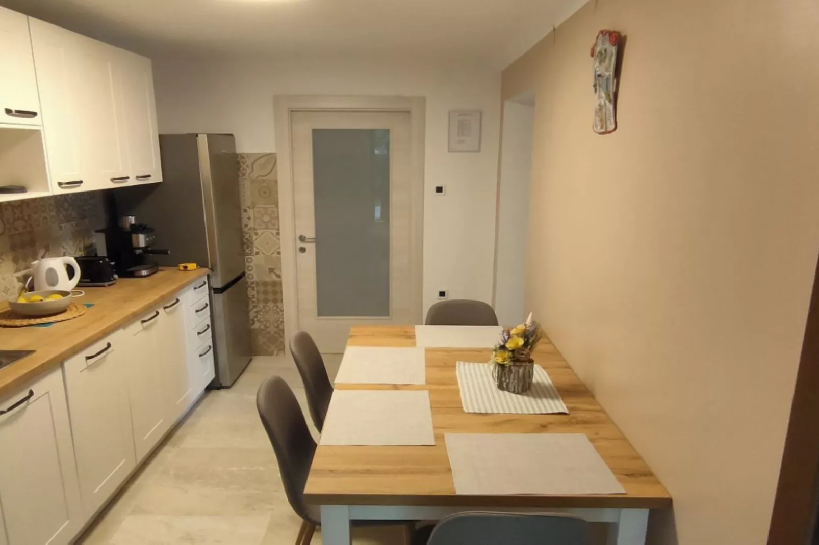 Elegant Lovran Apartment with Garden - Two Bedroom Apartment-Eetkamer