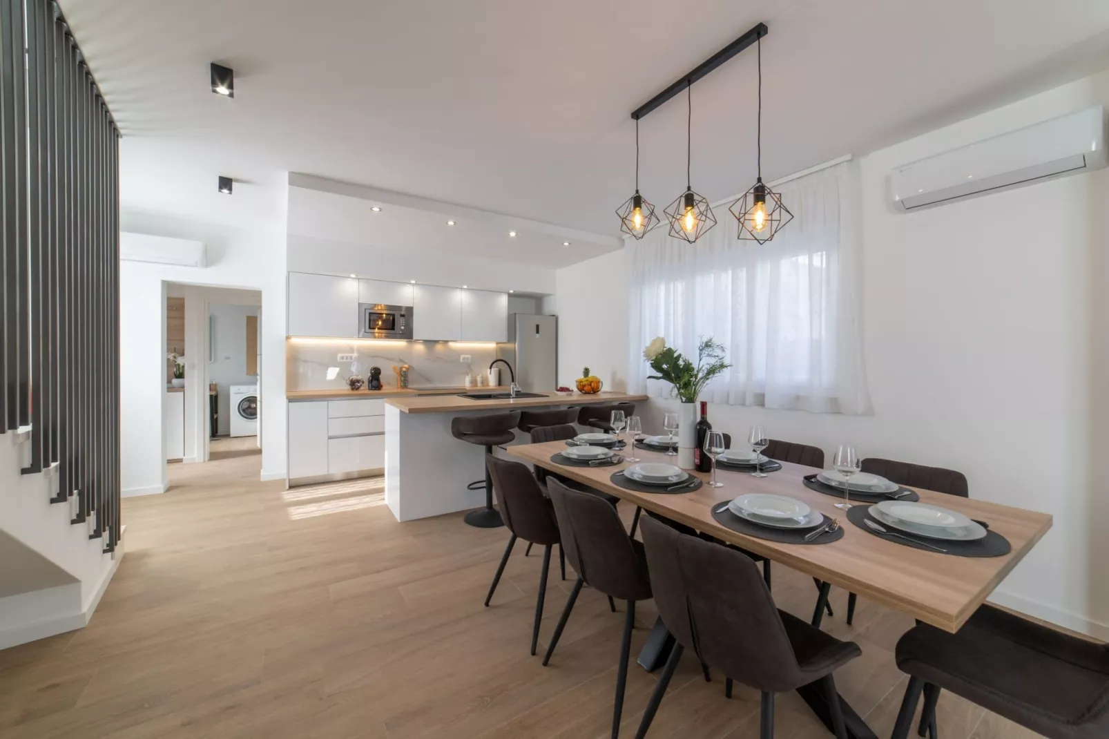 Luxury Kastela Villa with Heated Pool and Lounge Area - Four Bedroom Villa-Eetkamer