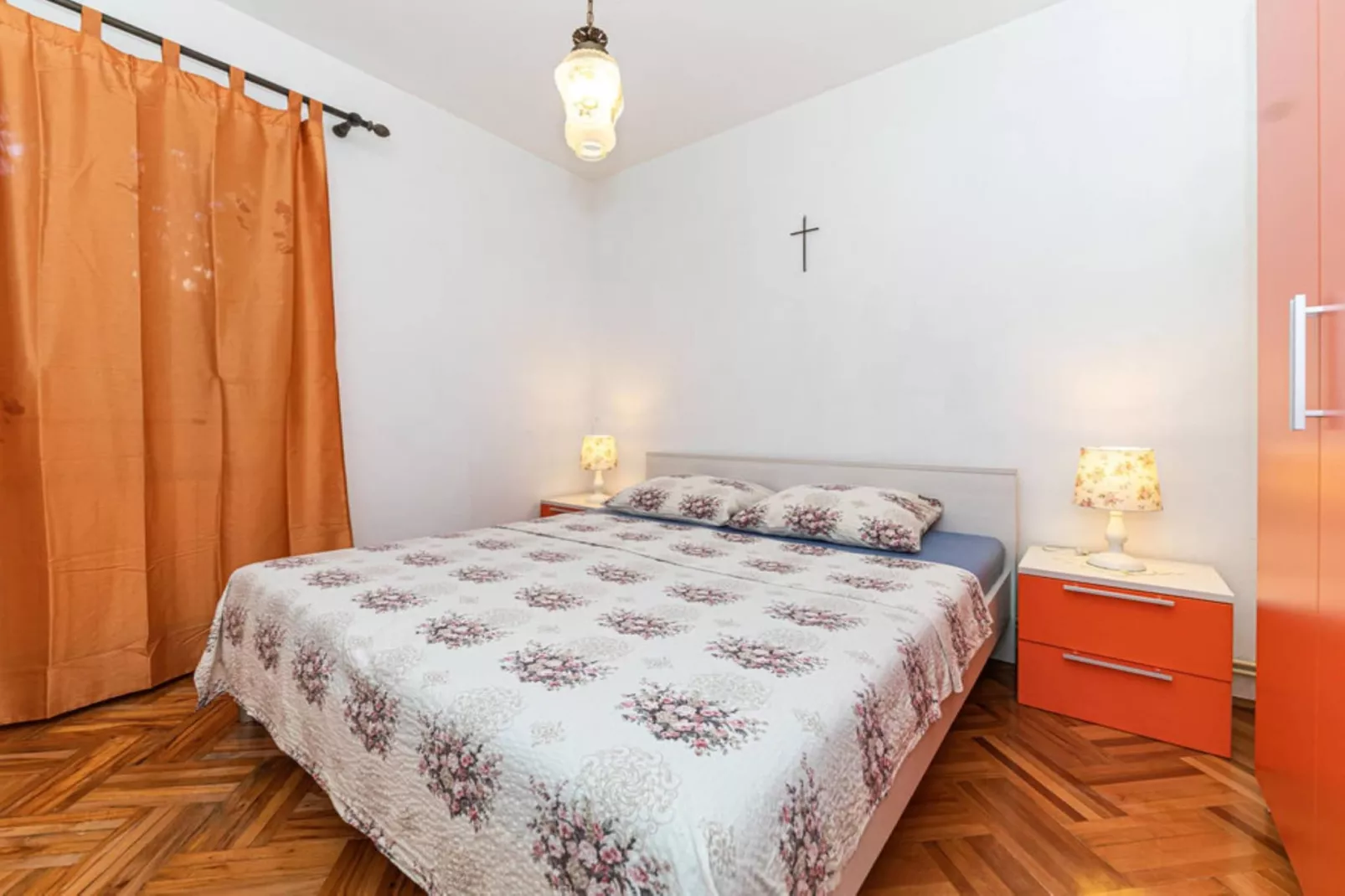 Holiday Home by the Sea with Terrace & Ocean Views on Čiovo - Two Bedroom Holiday Home-Slaapkamer