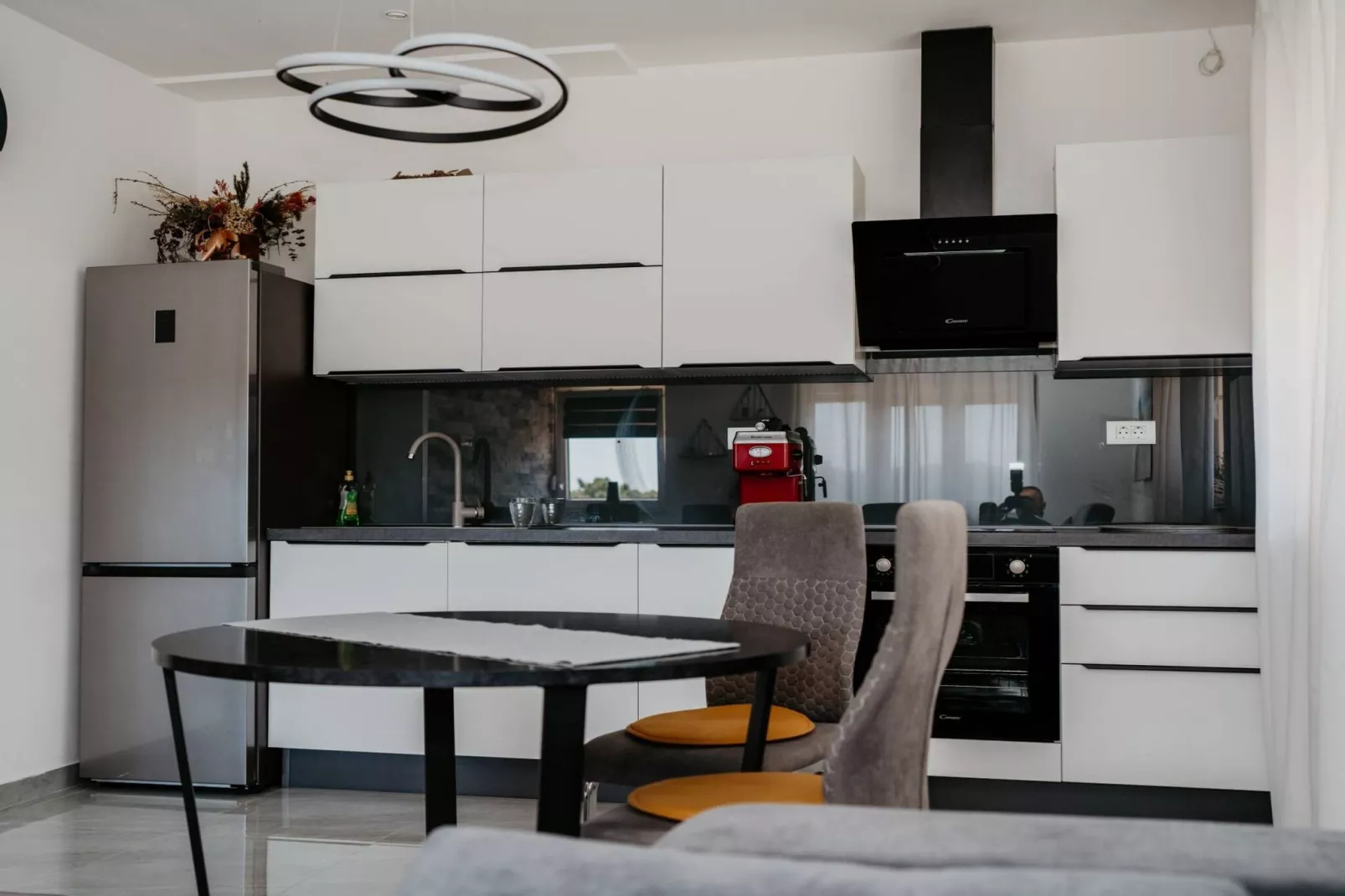 Modern Seget Vranjica Apartment with Terrace - Two Bedroom Apartment with Terrace-Keuken