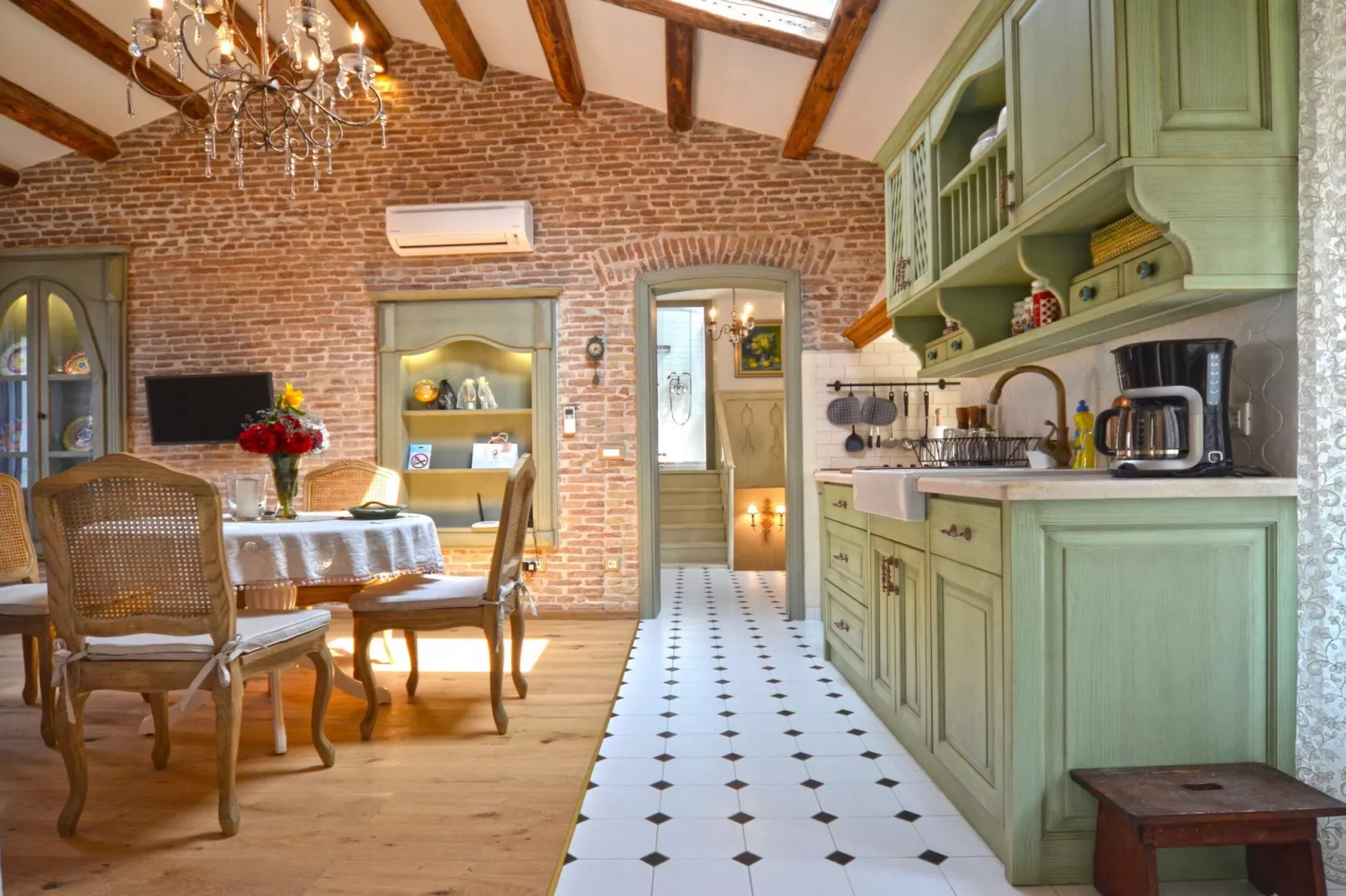 Serene Sea View Rovinj Apartment - Two Bedroom Apartment with Sea View-Eetkamer