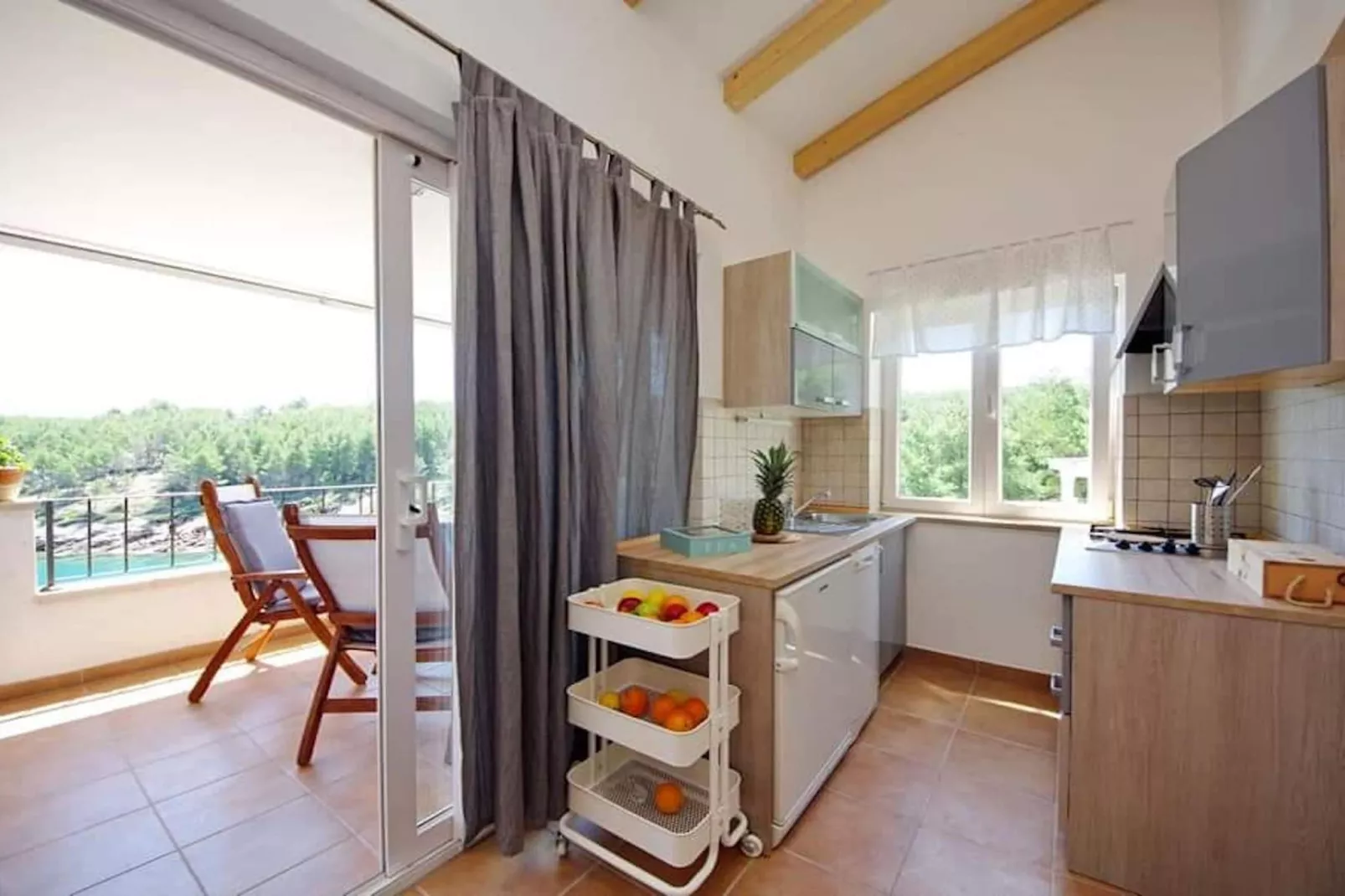 Blissful Bay Apartments Vrboska - Classic Two Bedroom Apartment with Terrace (owner Lavanda)-Keuken