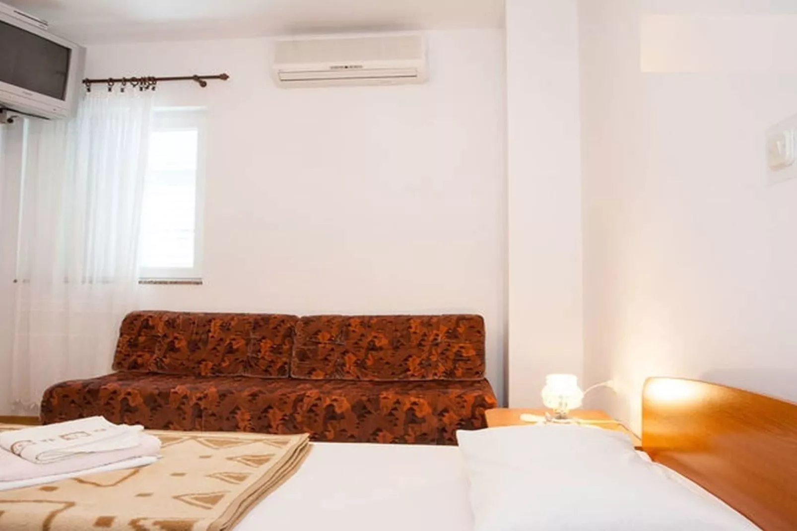 Apartments Bionda Senj - One Bedroom Apartment with Terrace 4-Slaapkamer